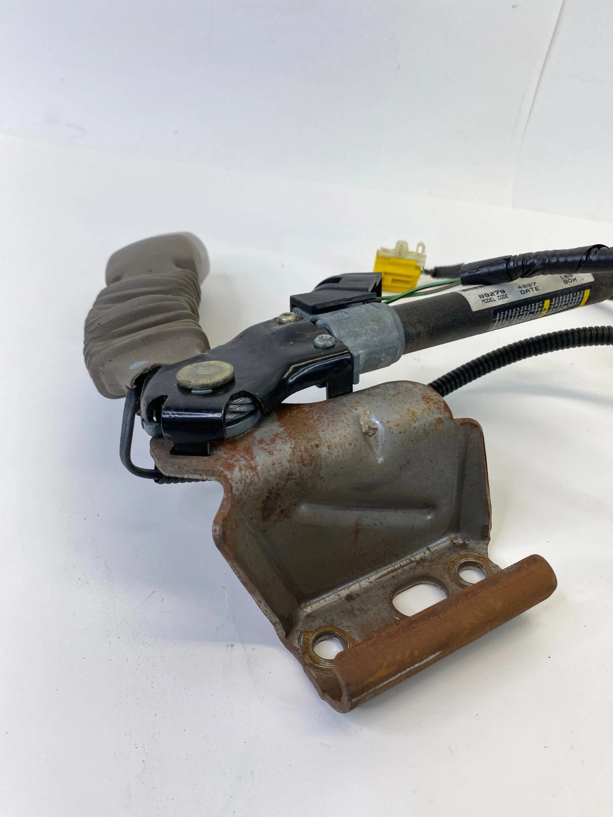 03-05 MOUNTAINEER 04 05 EXPLORER FRONT LEFT DRIVER SIDE SEAT BELT BUCKLE END OEM