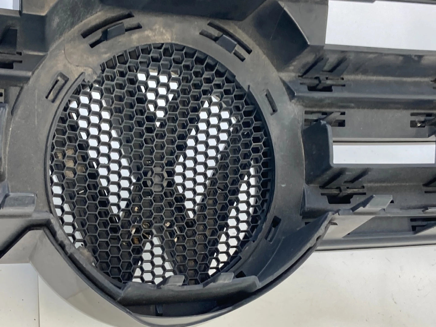 2011-2014 VOLKSWAGEN TOUAREG FRONT BUMPER UPPER GRILL GRILLE 7P6-853-651-A-WD