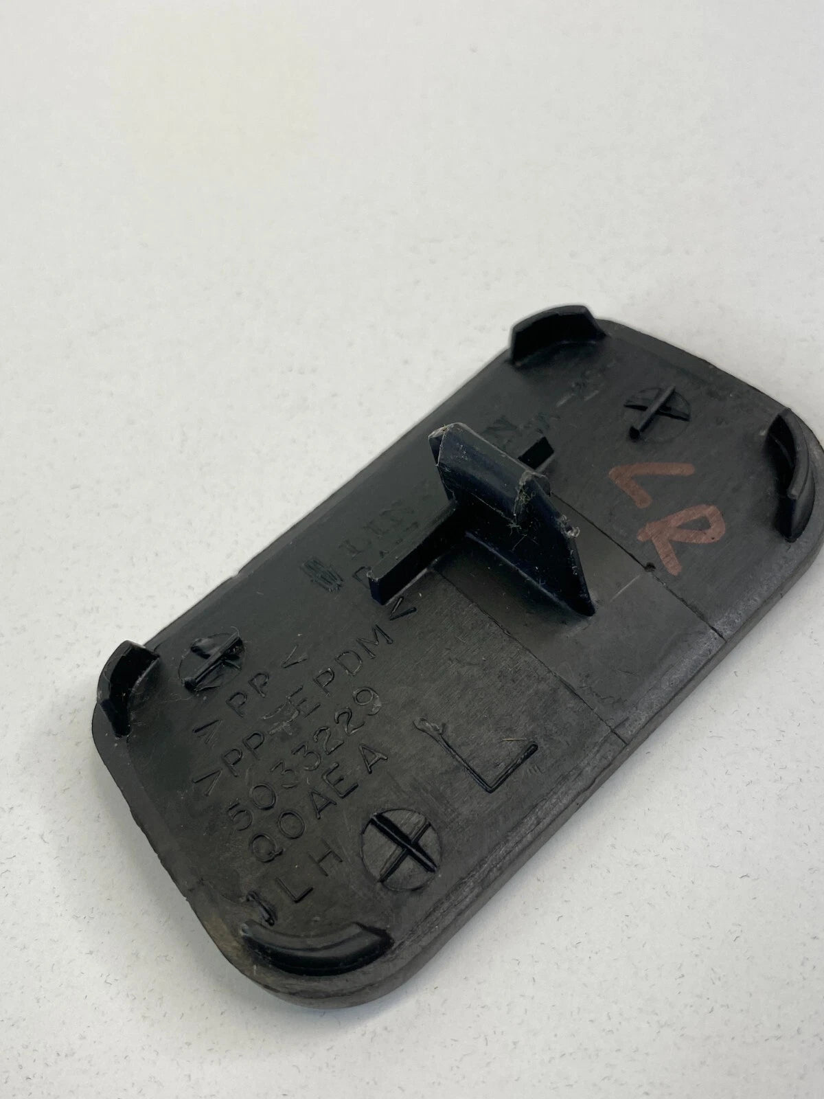 2011-2015 LINCOLN MKX BASE 4-DR REAR LEFT PANEL DOOR SCREW CAP BA13-78266A OEM