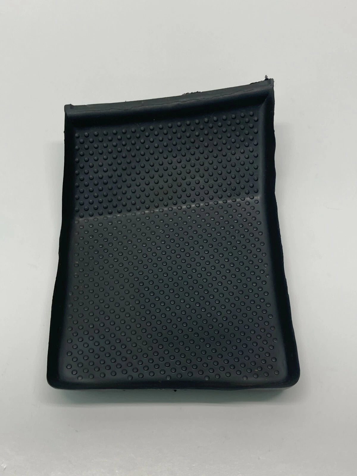 2001-2005 VW VOLKSWAGEN PASSAT DASH MAT INSERT RUBBER COMPARTMENT B1858166 OEM
