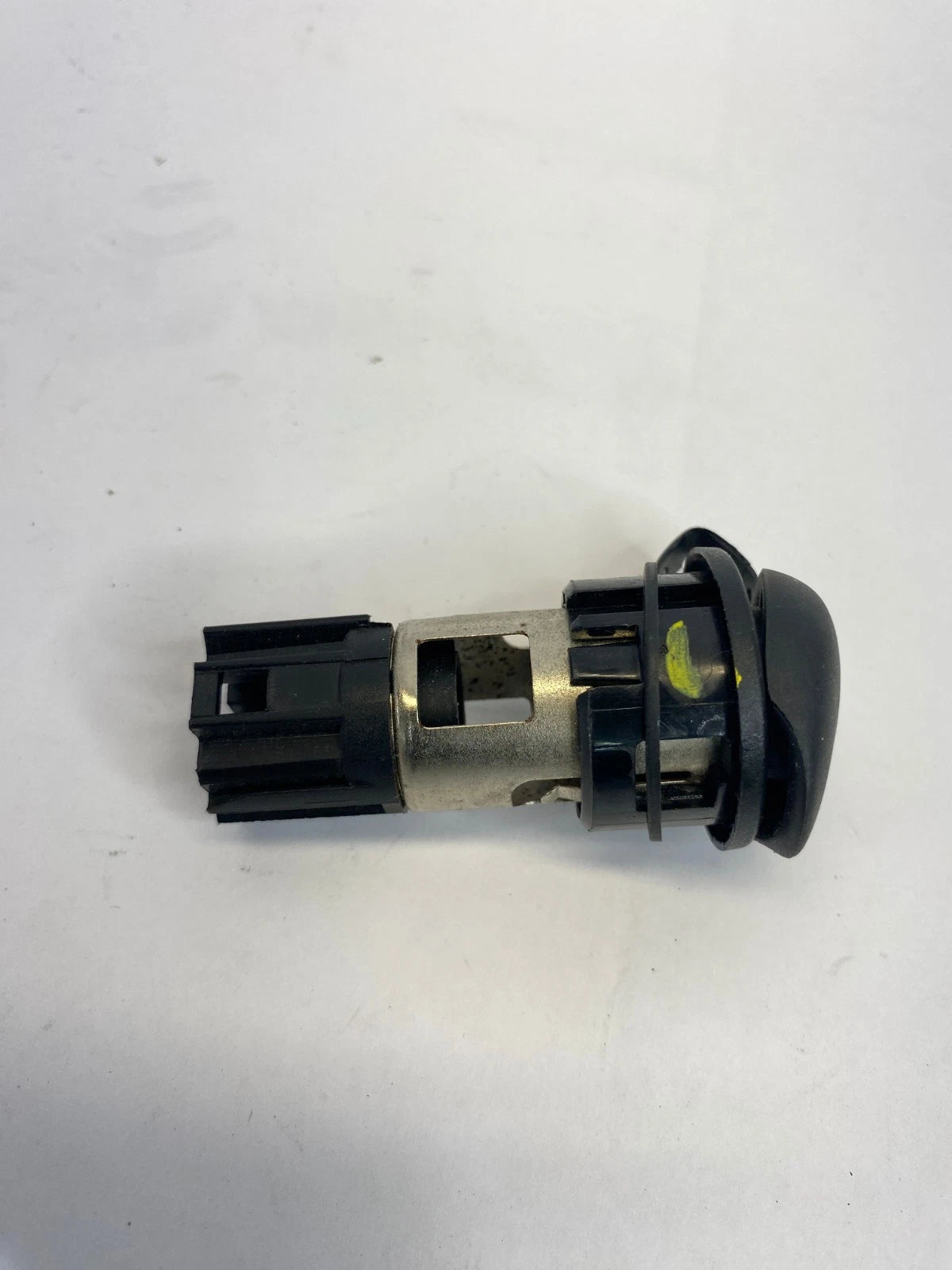 2001-2012 FORD ESCAPE 12V CHARGING PORT OUTLET SOCKET CENTER CONSOLE OEM FACTORY