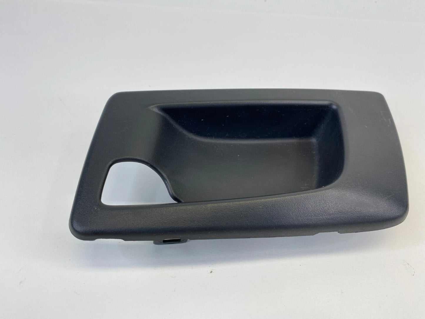 04-06 CADILLAC SRX 03-07 CTS REAR LEFT DOOR INNER HANDLE BEZEL TRIM 25752965 OEM