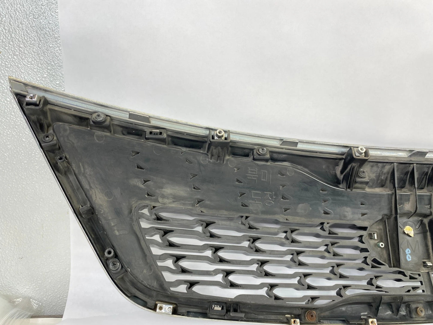 2014 2015 KIA SORENTO FRONT BUMPPER UPPER GRILLE W/ CHROME TRIM 86350-1U500 OEM