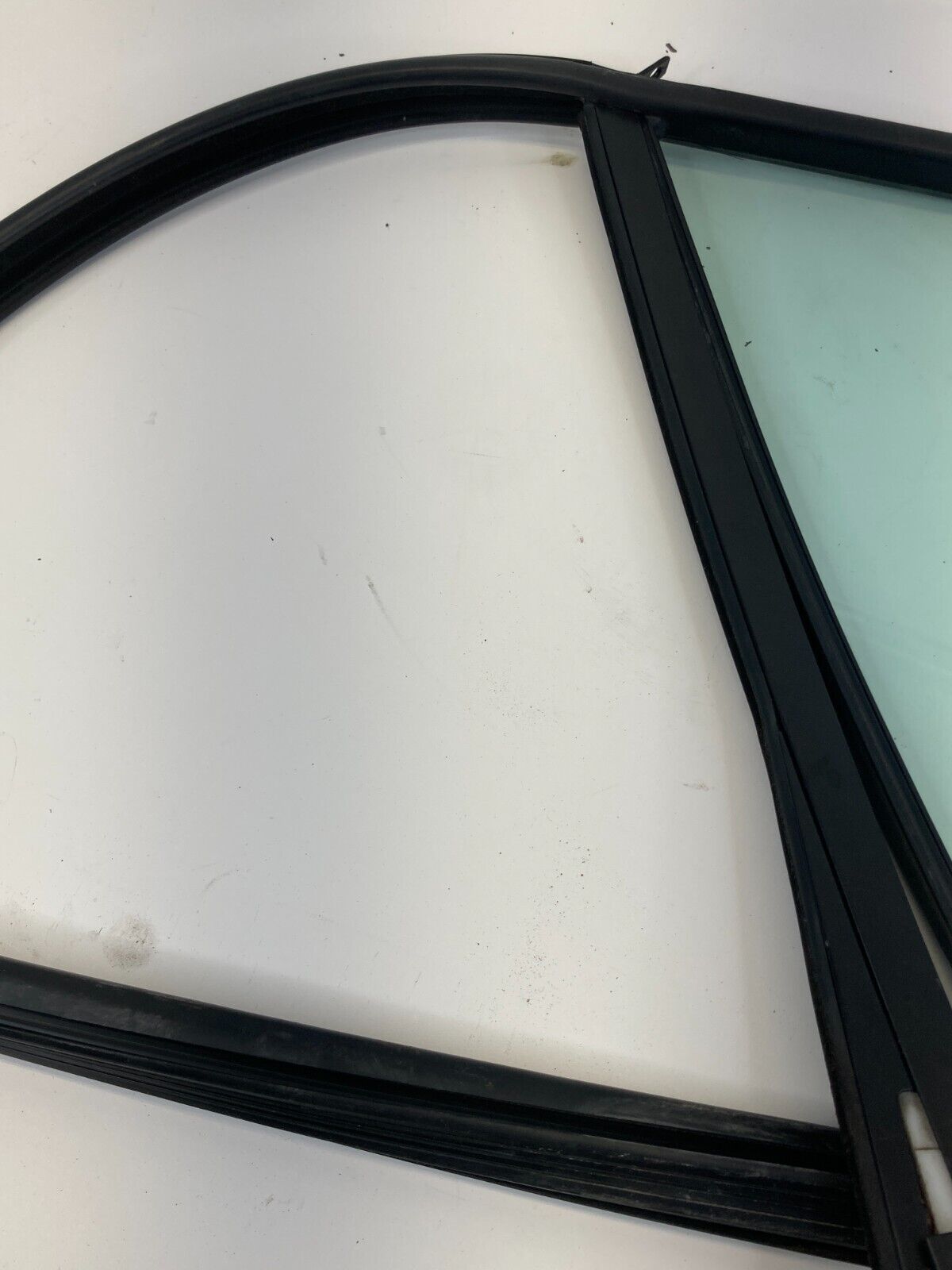 1999-2005 VW Volkswagen Jetta Rear Right Side Quarter Vent Window Glass OEM