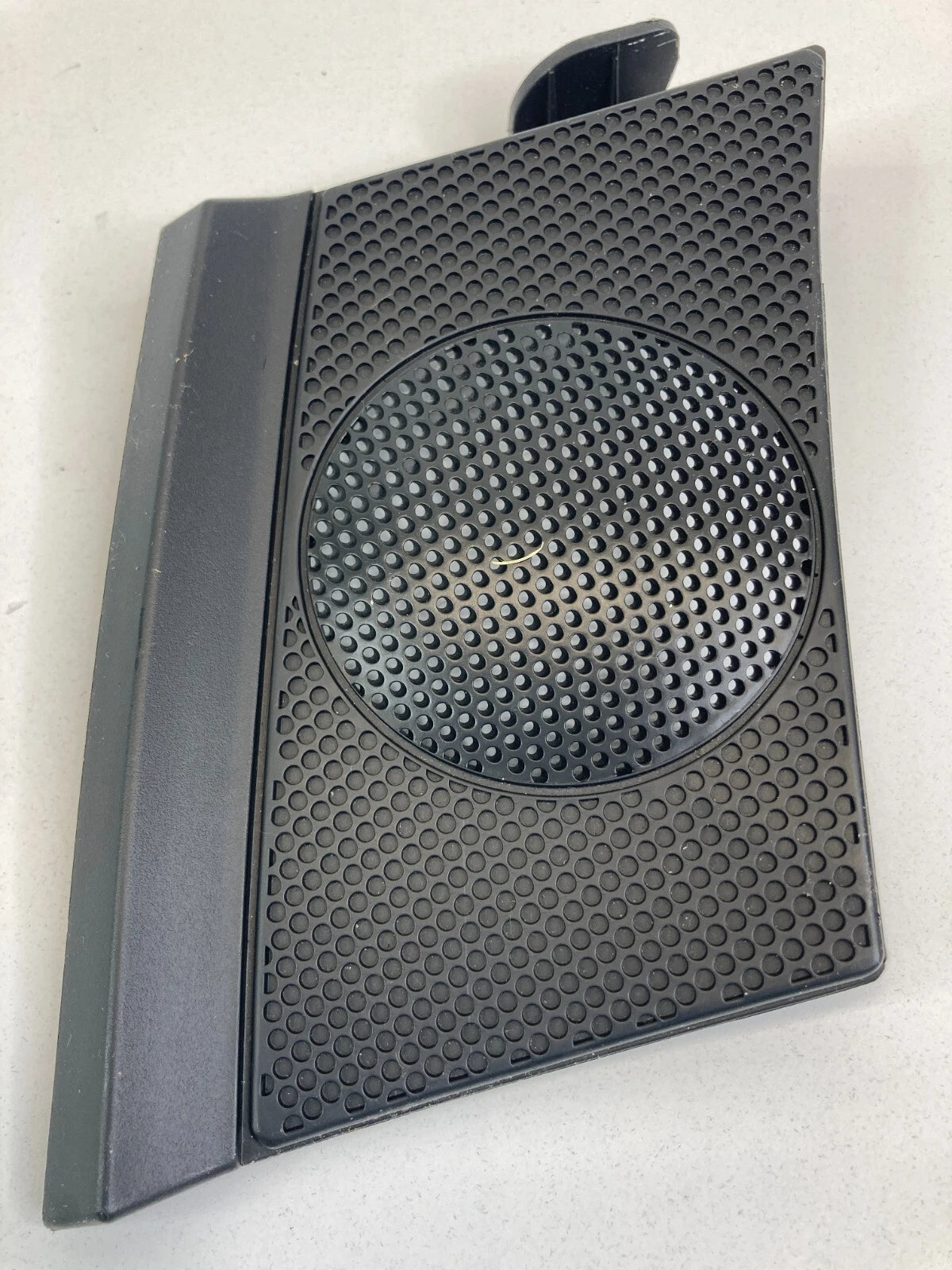 2004-2008 2010 2011 MITSUBISHI ENDEAVOR RIGHT DASH SPEAKER GRILLE BEZEL MR951294