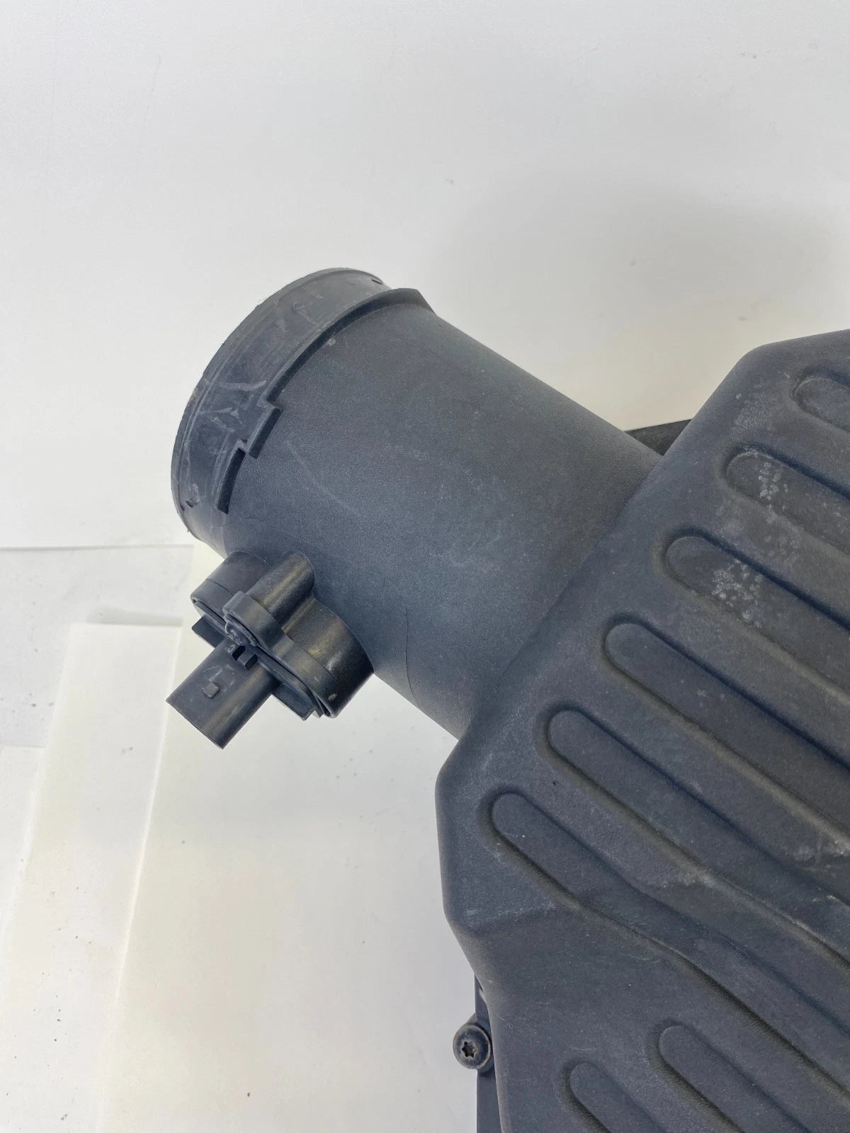 2010 2011 Buick LaCrosse 3.6L V6 Air Intake Cleaner Box Housing Assembly OEM