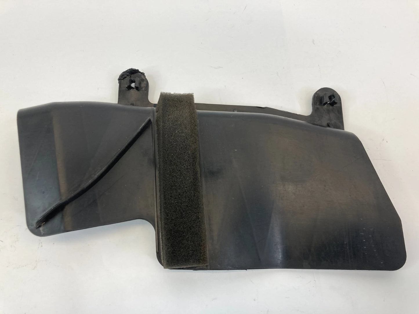 06-11 HYUNDAI ACCENT SEDAN REAR RIGHT SIDE DOOR SAFETY LOCK COVER 81477-1E000