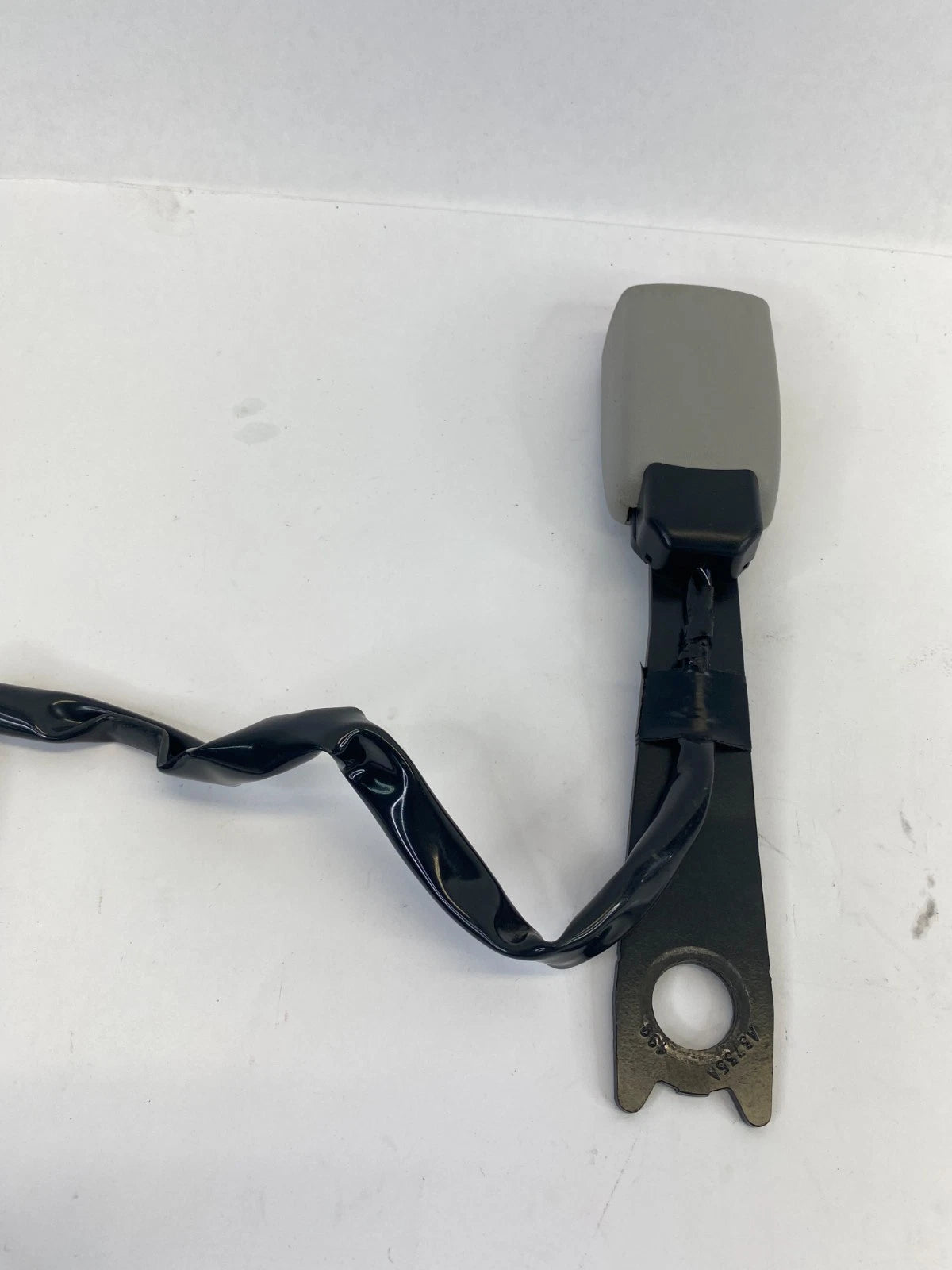 2009-2015 TOYOTA VENZA FRONT RIGHT PASSENGER SIDE SEAT BELT BUCKLE OEM