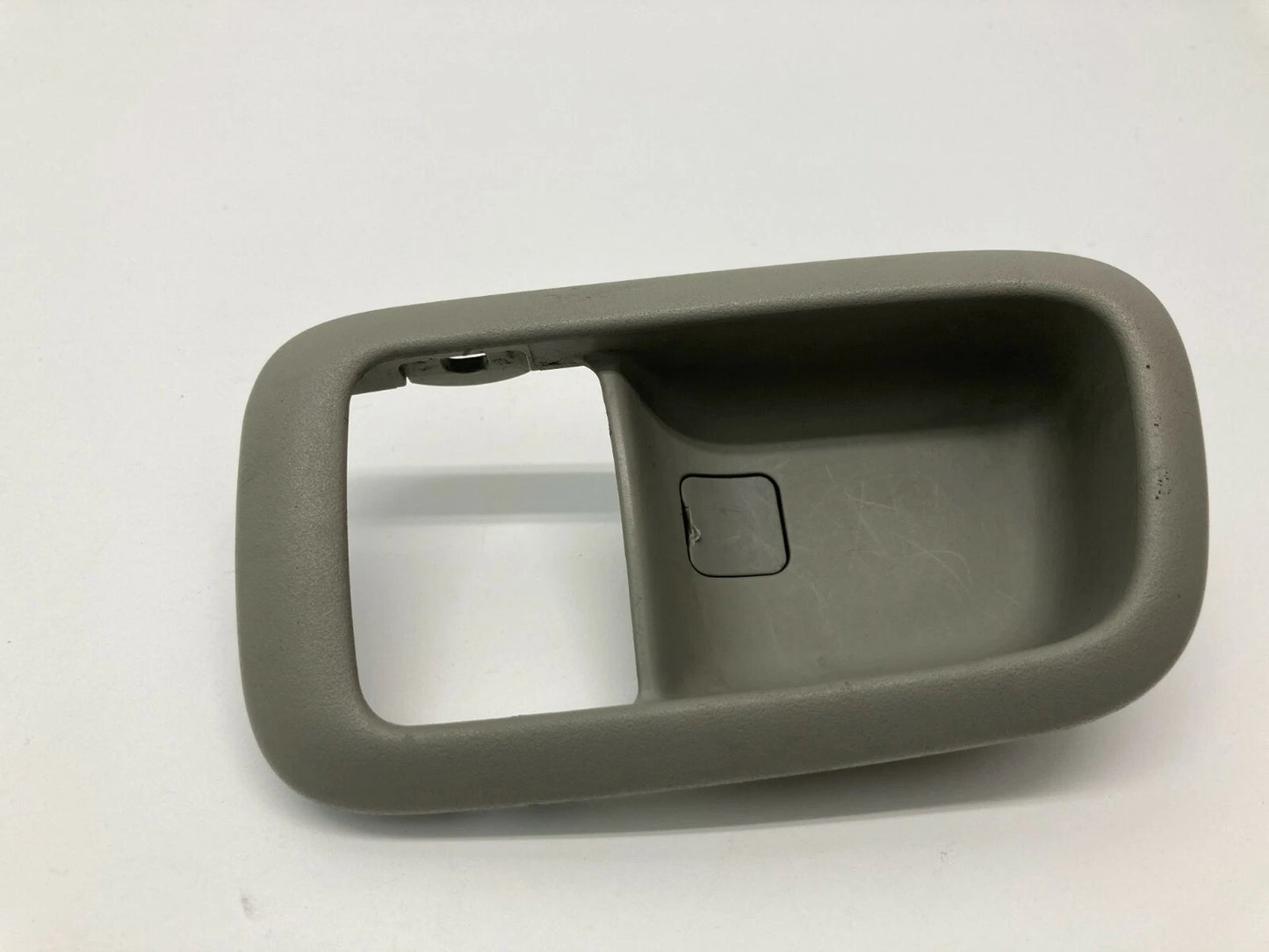 1997-2001 LEXUS ES300 REAR LEFT INTERIOR INNER DOOR HANDLE BEZEL 6927833030 OEM