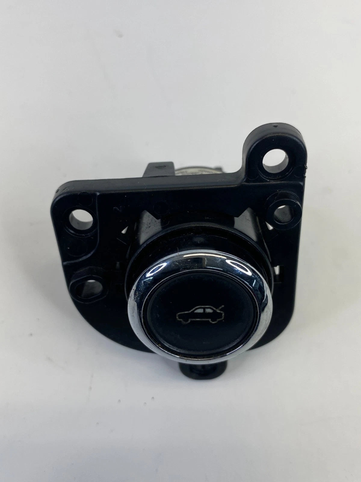 2010-2019 FORD TAURUS TRUNK OPEN RELEASE BUTTON SWITCH AG1T-19B514-ABW OEM