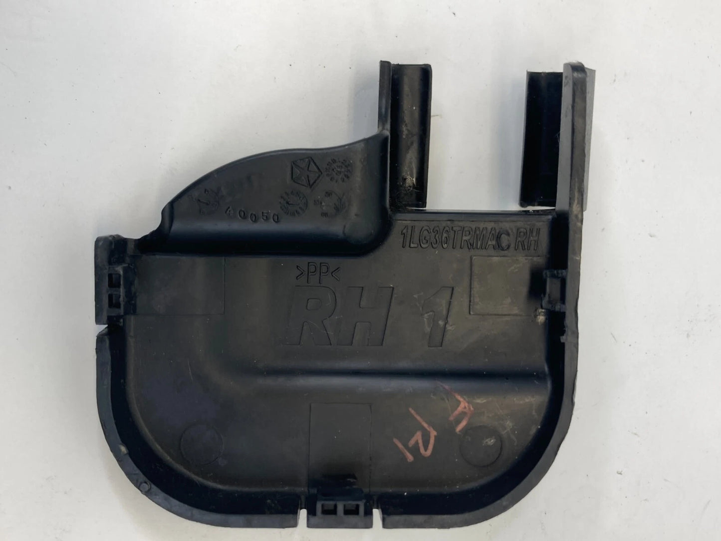 2011-2014 DODGE AVENGER FRONT RIGHT SEAT RAIL TRACK TRIM CAP COVER 1LG36TRMA OEM