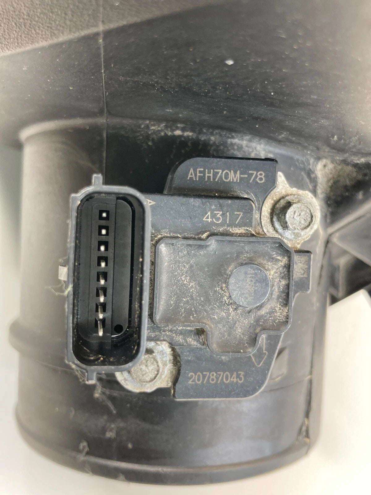 12-17 GMC TERRAIN CHEVY EQUINOX 2.4 AIR BOX INTAKE CLEANER BOX ASSEMBLY 20813712