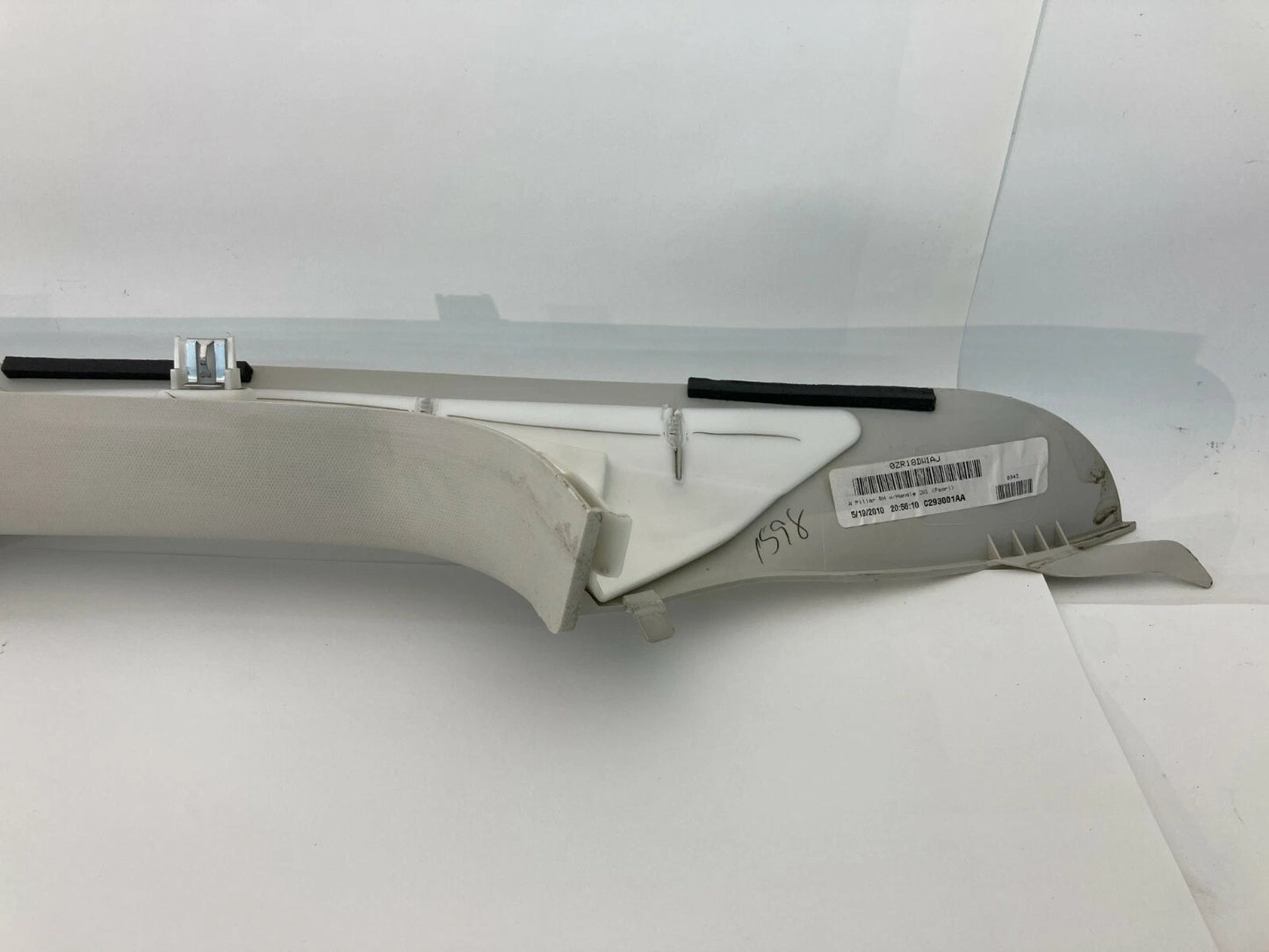 2008-2010 CHRYSLER TOWN & COUNTRY INNER RIGHT WINDSHIELD A PILLAR GRAP HANDLE