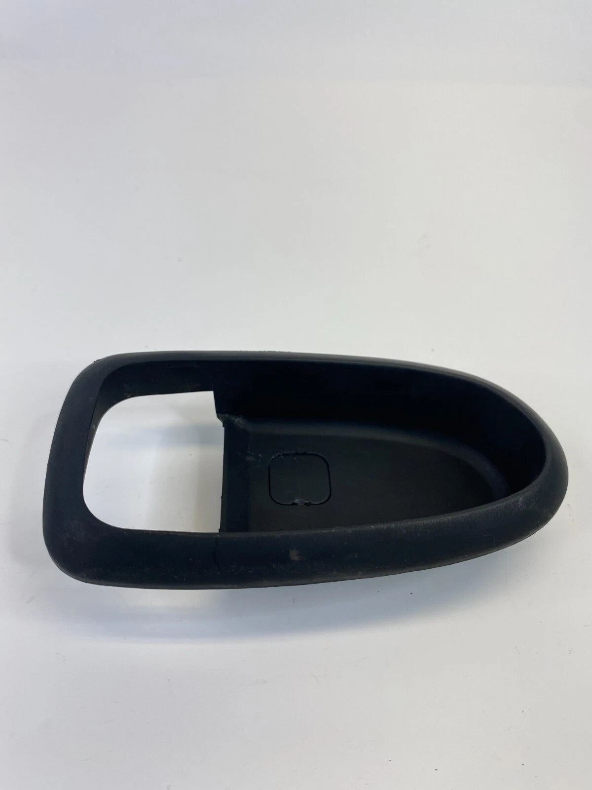 2002-2005 HYUNDAI SONATA REAR LEFT BACK INTERIOR DOOR HANDLE BEZEL COVER TRIM