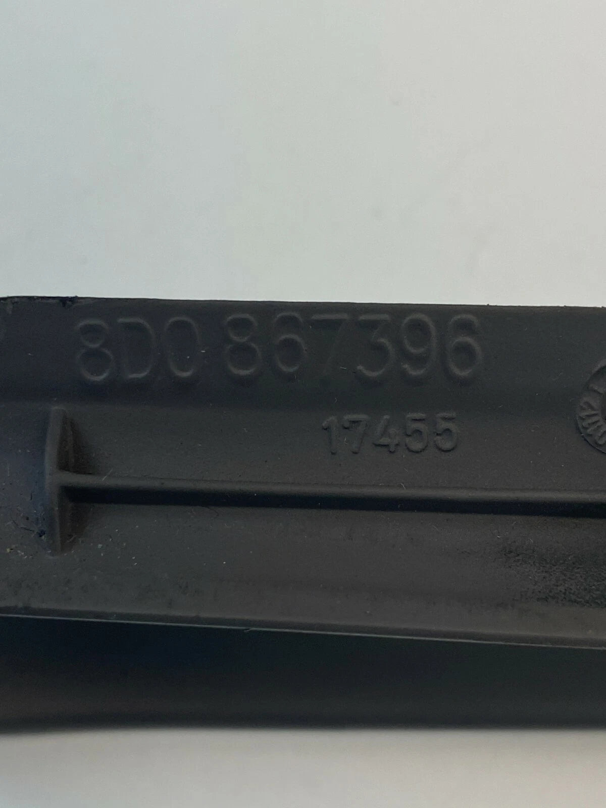 2000 2001 AUDI A4 SEDAN REAR RIGHT PASSENGER SIDE INNER DOOR PULL HANDLE TRIM