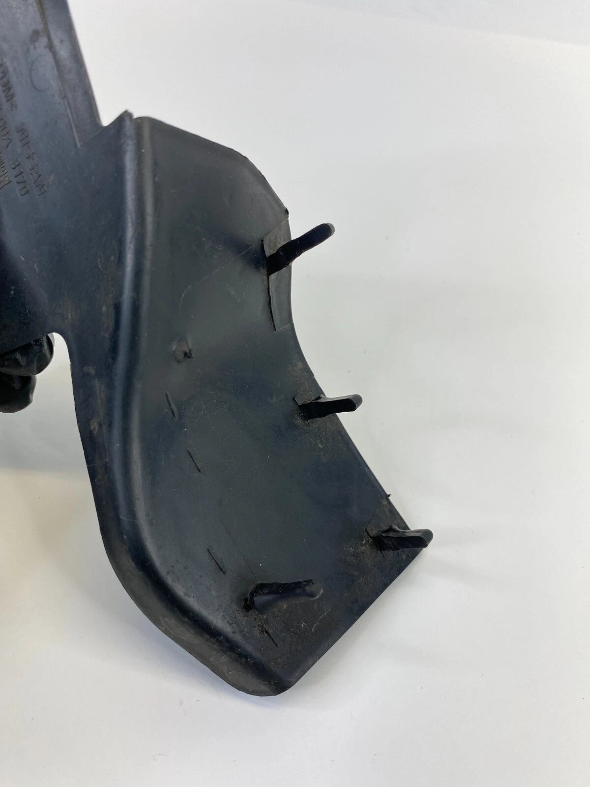 2007-2012 NISSAN VERSA FRONT RIGHT SIDE COWL BAFFLE COVER PANEL 66868-EL00A OEM