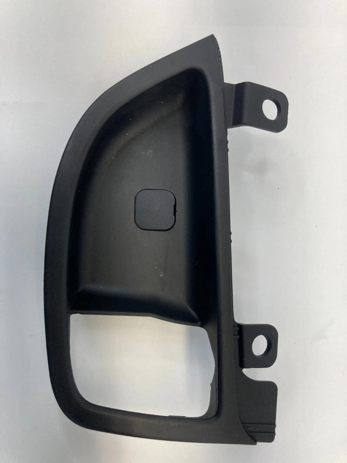 11-16 HYUNDAI ELANTRA FRONT RIGHT INTERIOR DOOR HANDLE BEZEL COVER 82621-MD000