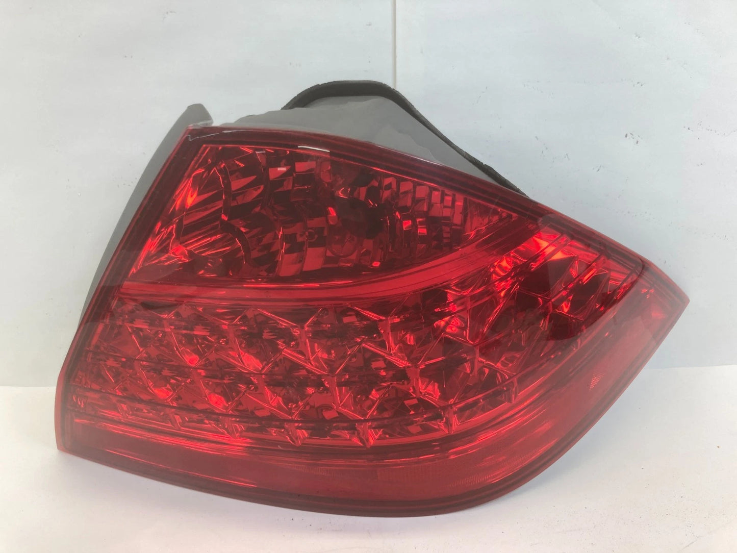 2006 2007 HONDA ACCORD SEDAN REAR LEFT DRIVER TAIL LIGHT LAMP TAILLIGHT OEM