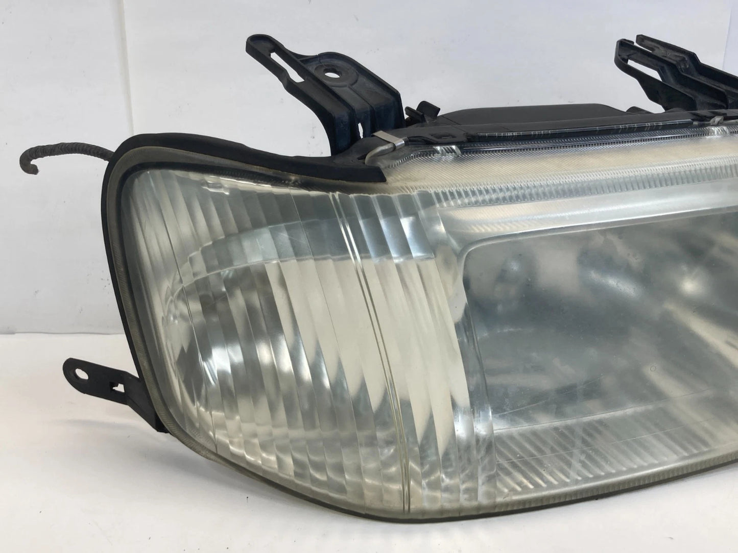 2005-2007 MERCURY MARINER FRONT RIGHT SIDE HEADLIGHT HEADLAMP 5E64-13005-A