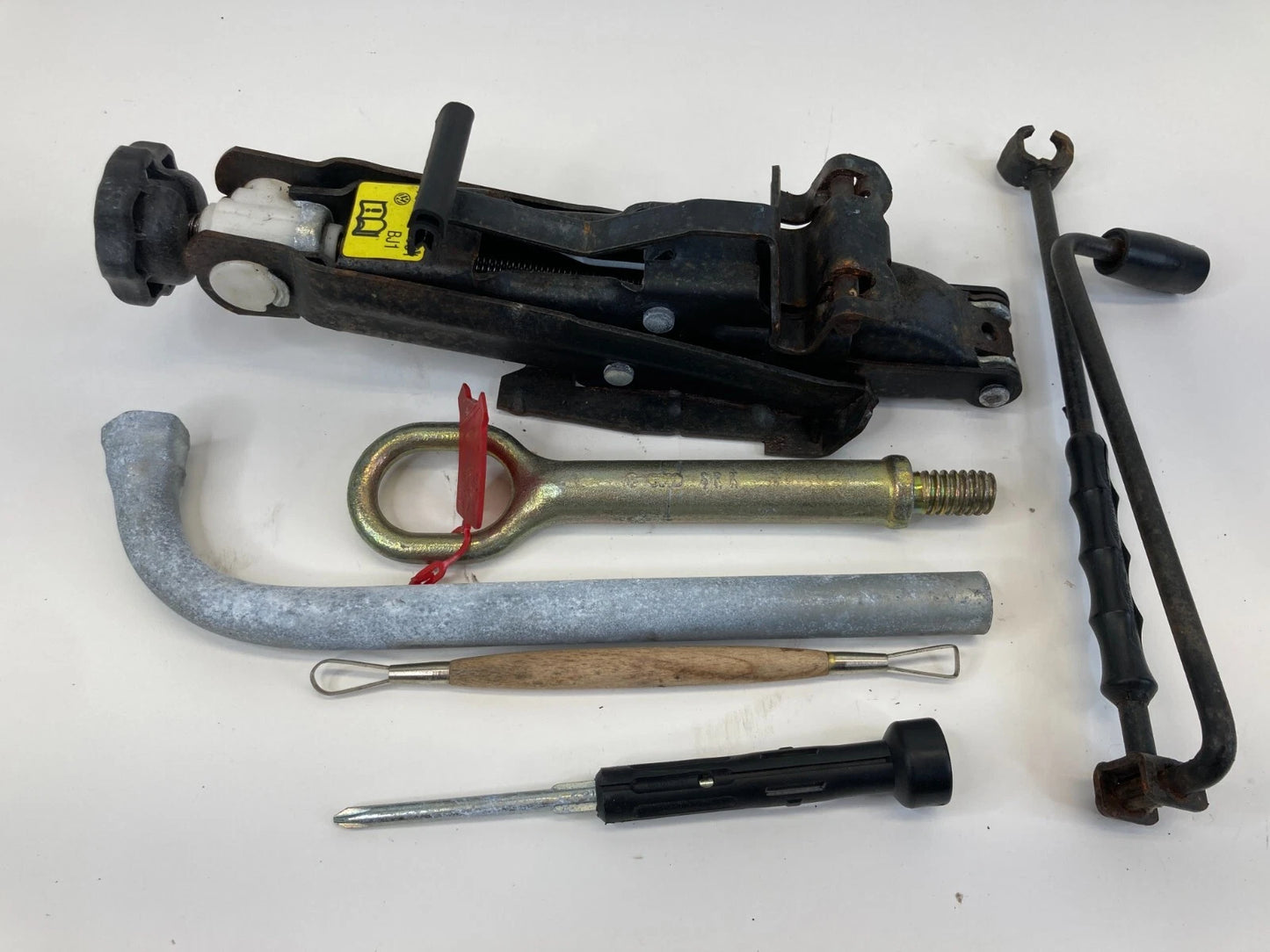 1998-2001 VOLKSWAGEN BEETLE SPARE TIRE JACK TOOL KIT ASSEMBLY 1C0-011-031 OEM