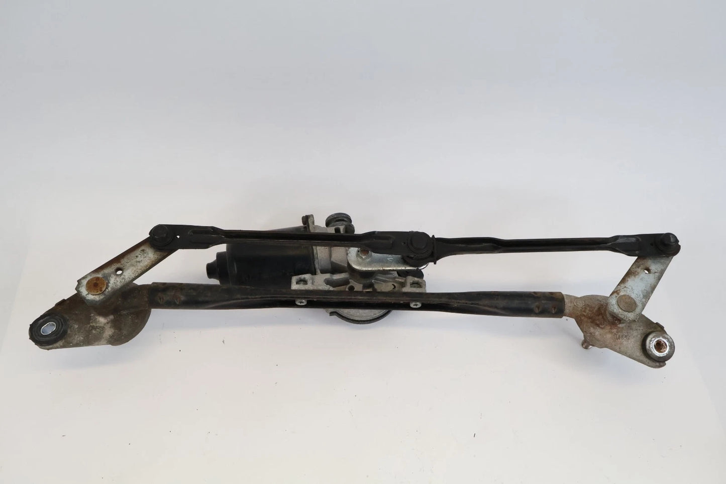 06-11 KIA RIO FRONT WINDSHIELD WIPER MOTOR AND LINKAGE ASSEMBLY OEM 98110-1G000