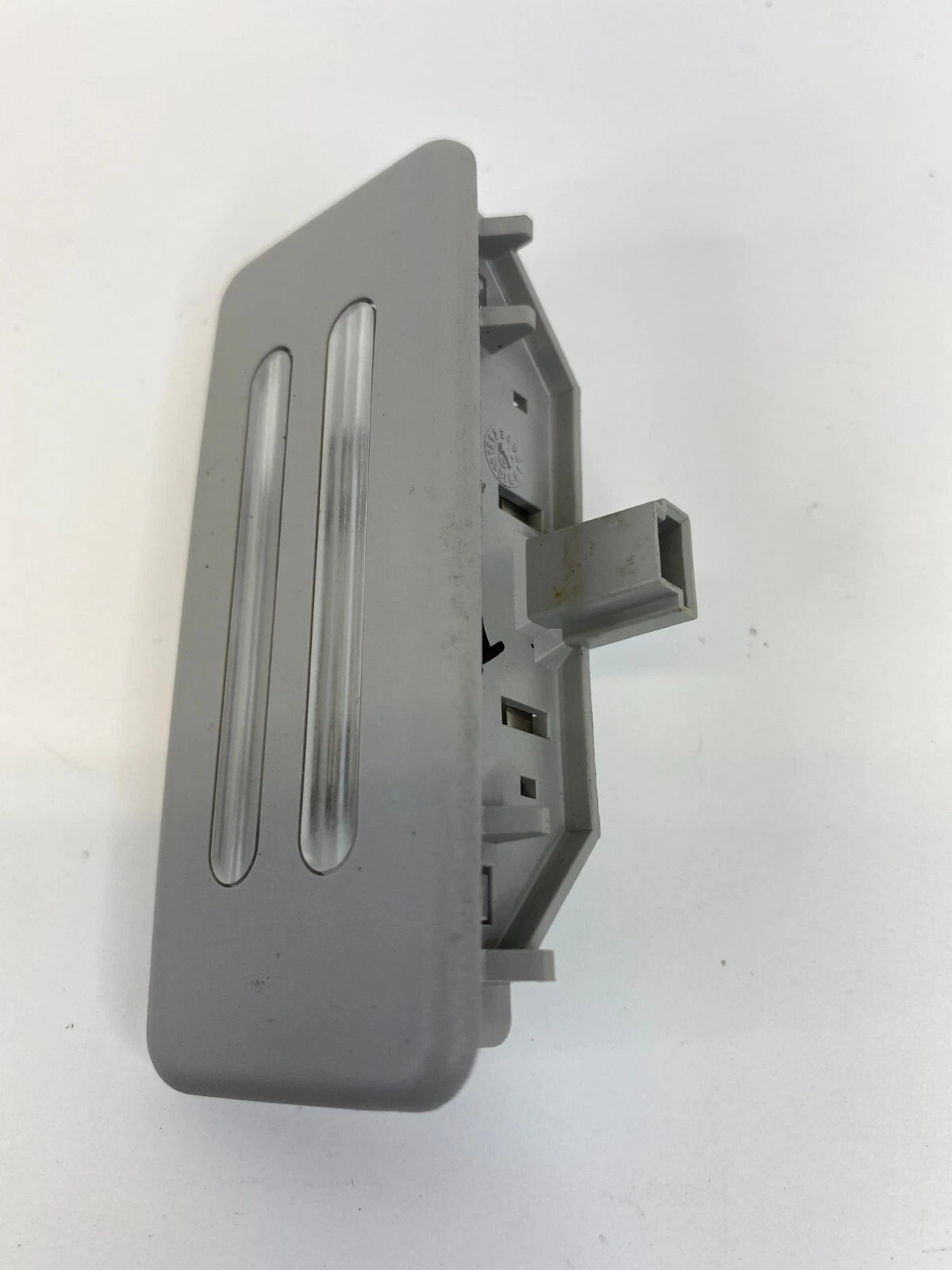 2004-2007 BMW 530I RIGHT PASSENGER SIDE INNER SUNVISOR VANITY LIGHT LAMP 6962011
