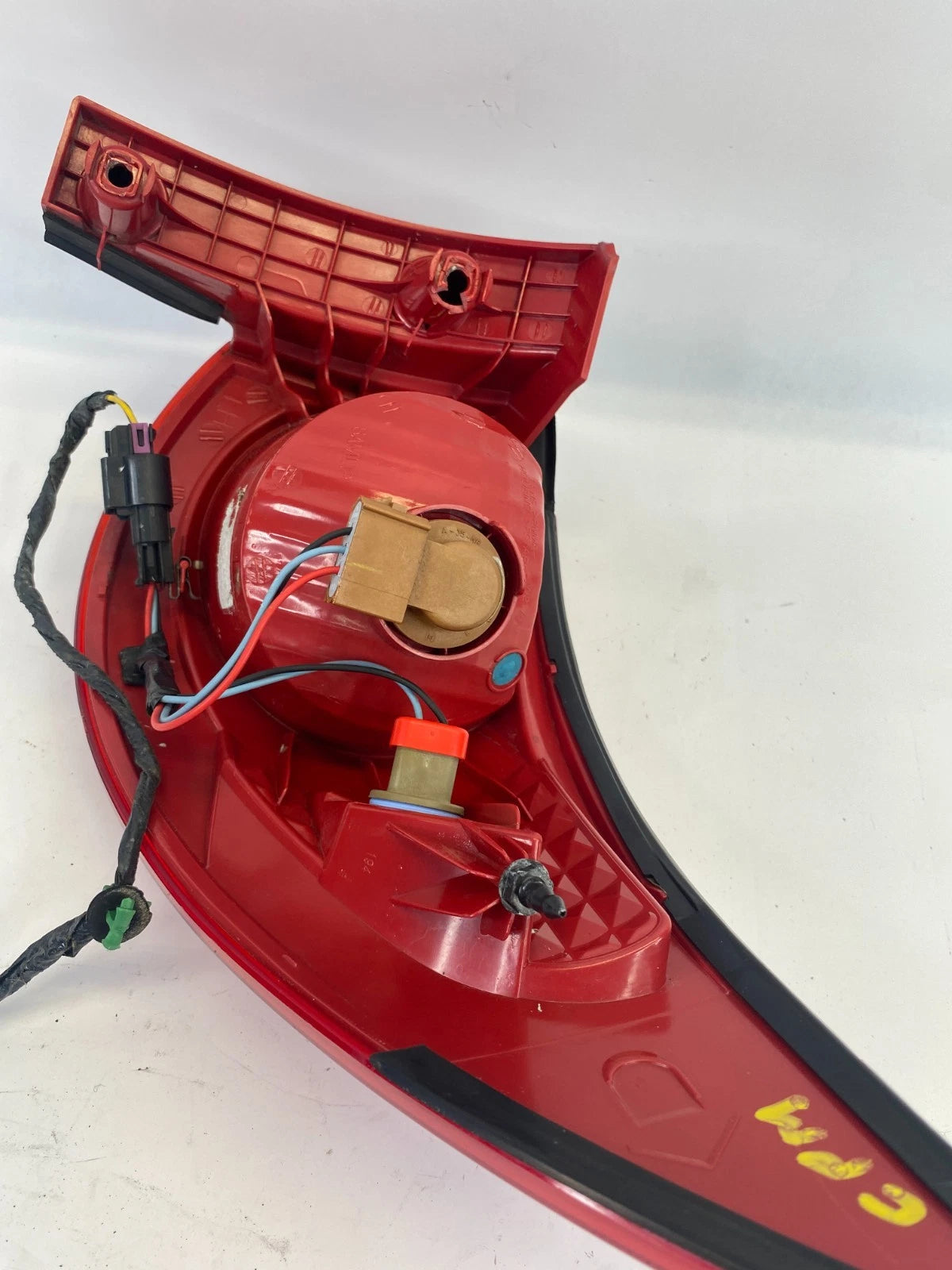 2009-2012 CHEVROLET TRAVERSE REAR LEFT SIDE OUTER TAIL LIGHT TAILLIGHT OEM