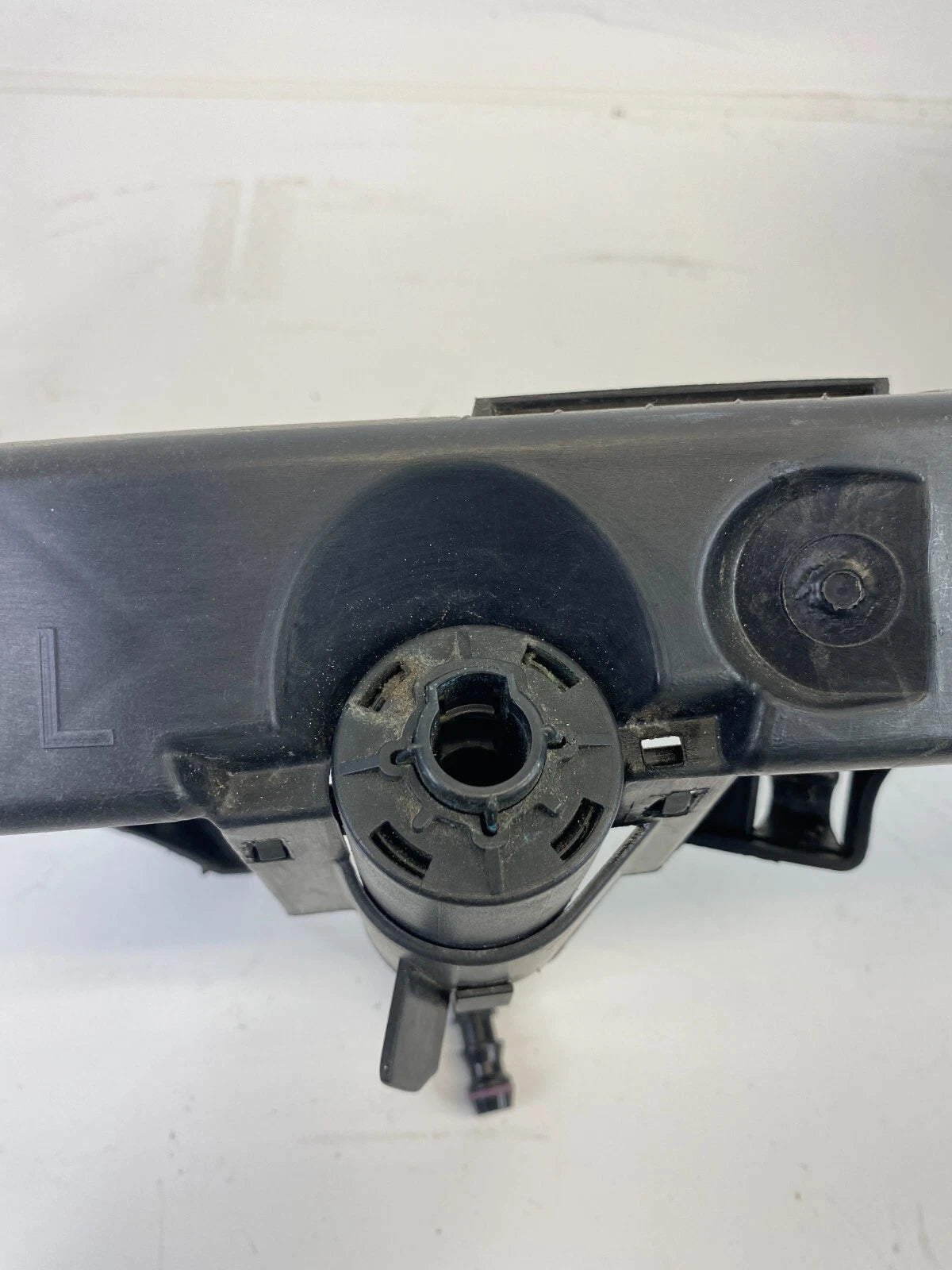 2007 2008 BMW 328XI HEADLIGHT LAMP MOUNT BRACKET DRIVER SIDE LH 51647116707 OEM