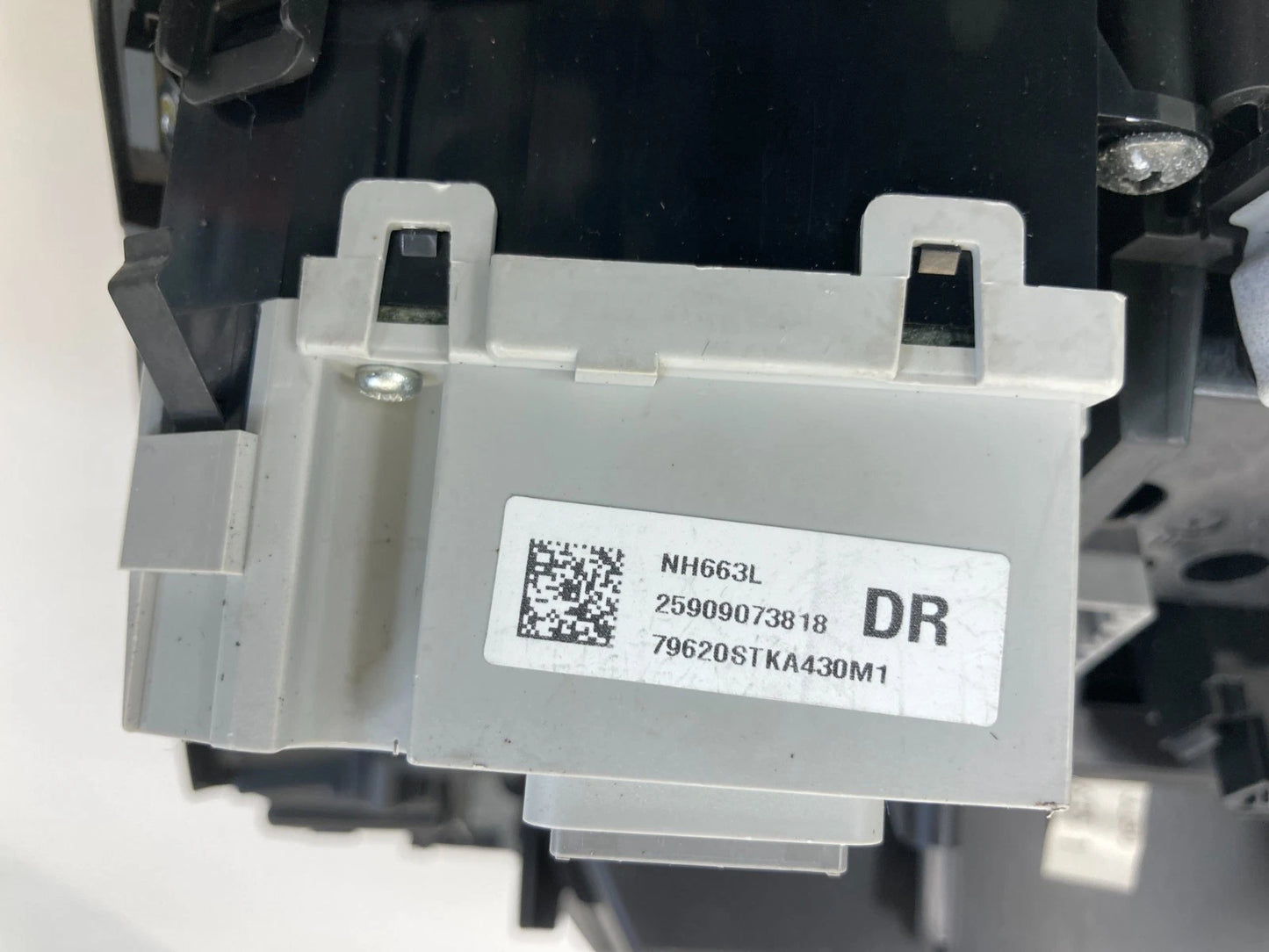 10-12 ACURA RDX RADIO AM/FM CD PLAYER PANEL W/ AC BEZEL TRIM 79620-STK-A430M OEM