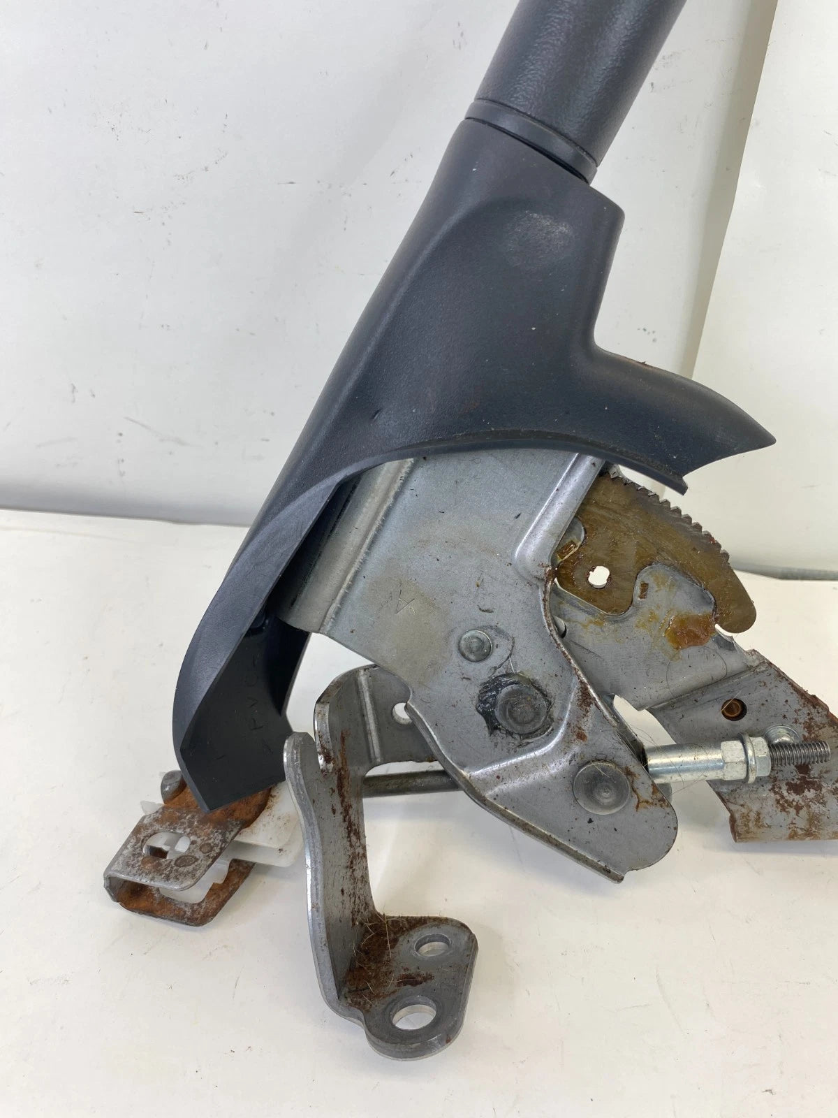 2007-2011 TOYOTA YARIS EMERGENCY PARKING BRAKE HANDLE LEVER ASSEMBLY OEM