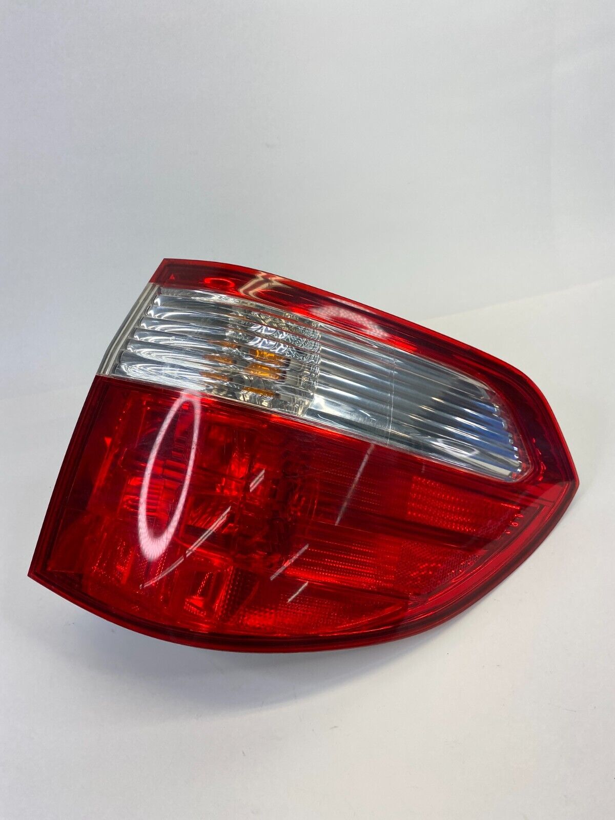 05-07 Honda Odyssey Rear Right Passenger Side Tail Light Outer Taillight Lamp