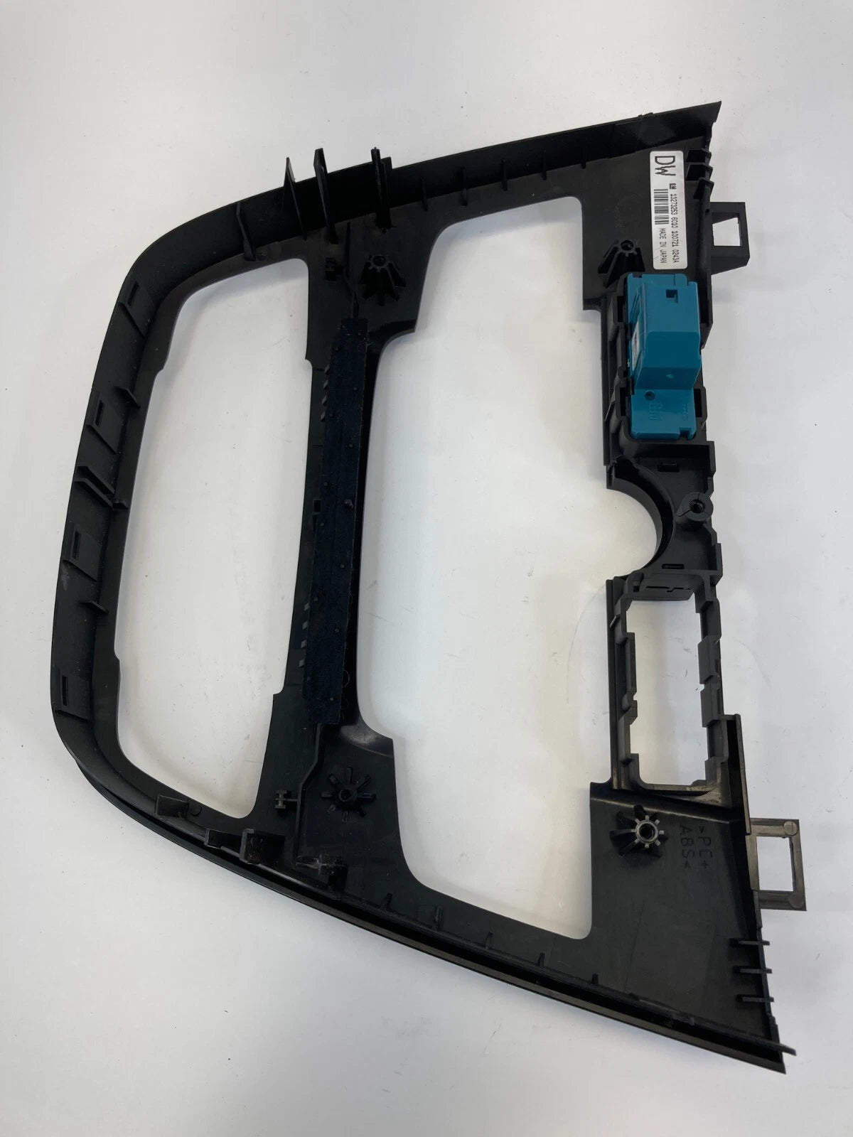 2011-2013 BUICK REGAL CENTER DASH RADIO & CLIMATE CONTROL TRIM BEZEL 13273253