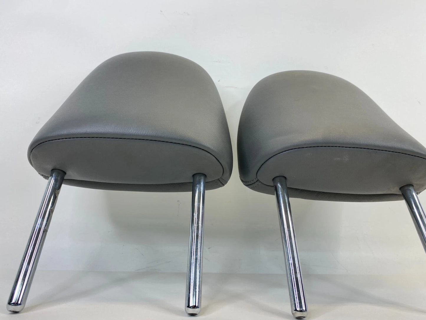2010 2011 TOYOTA PRIUS FRONT LEFT RIGHT SEAT HEADREST HEAD REST SET PAIR OEM