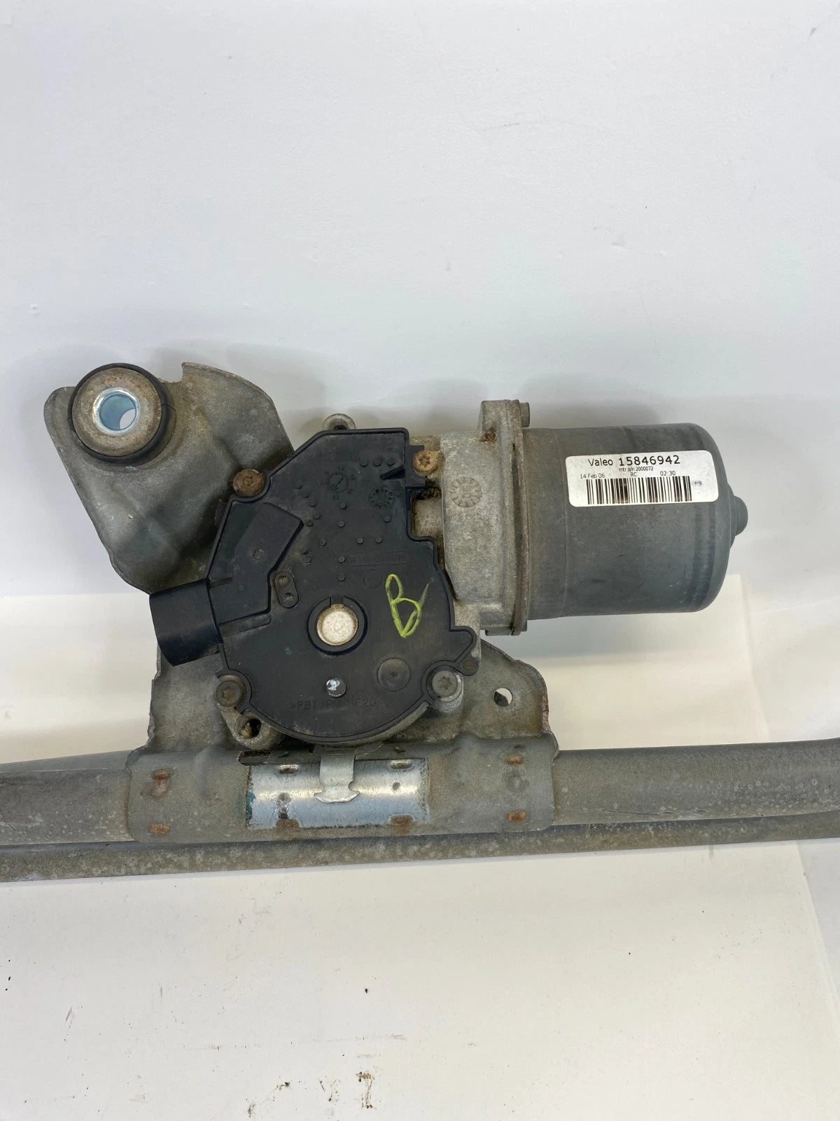 2007-2014 GMC YUKON FRONT WINDSHIELD WIPER MOTOR W/ LINKAGE 15846942 OEM