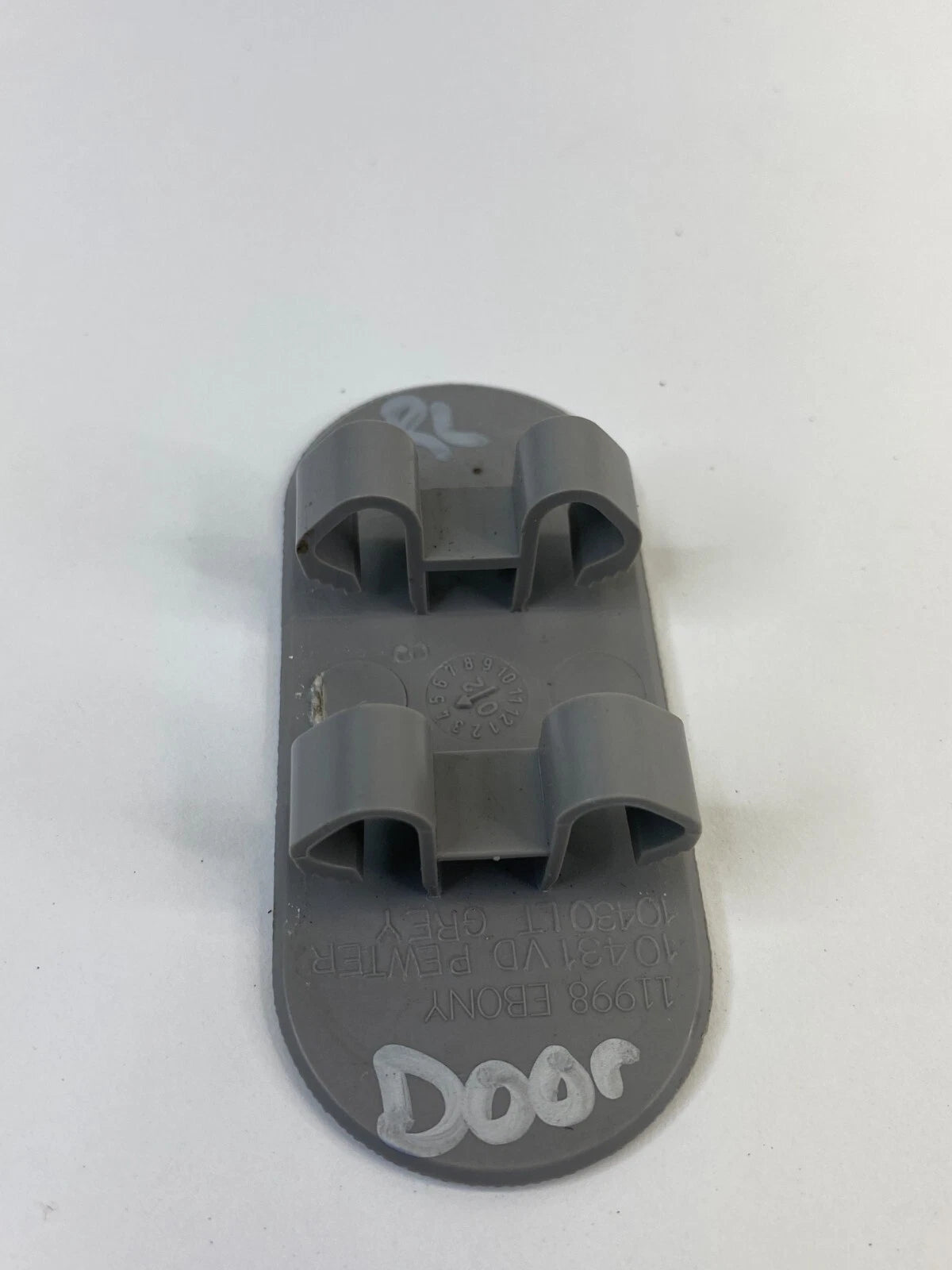 2004-2006 CADILLAC SRX RR LH DOOR PANEL SCREW COVER PLUG CAP OEM FACTORY 10431VD