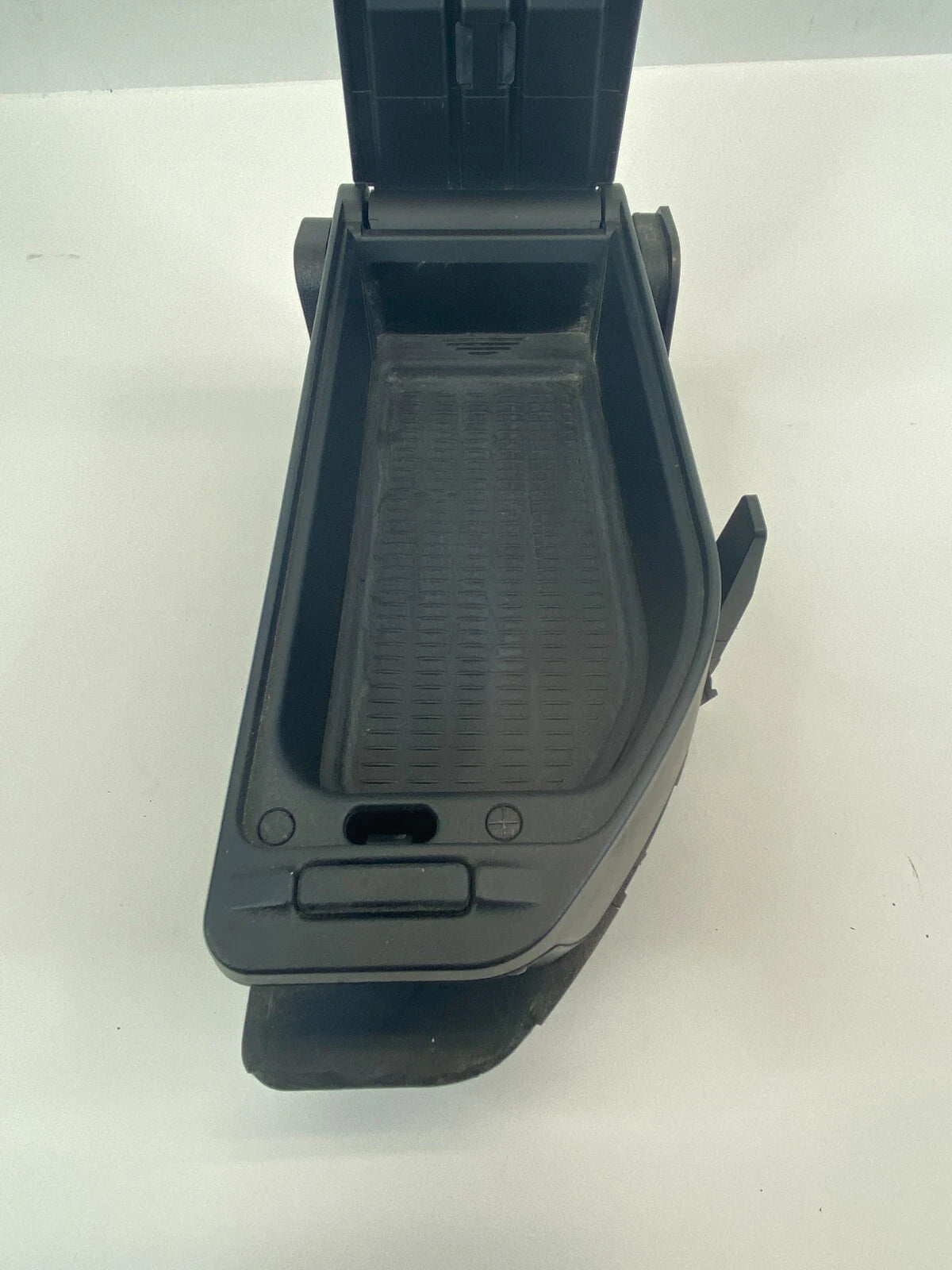 06-10 BMW 550I CENTER CONSOLE ARMREST STORAGE BOX COMPARTMENT 51167112283 OEM