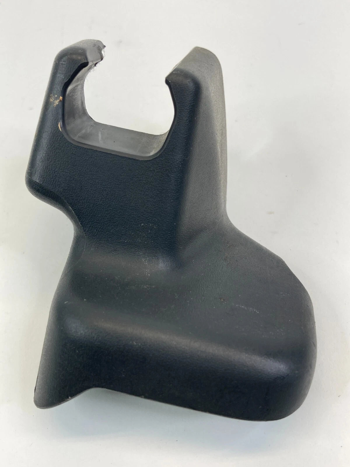 2009-2013 TOYOTA MATRIX RIGHT OUTER SEAT TRACK END COVER TRIM CAP 7213702120