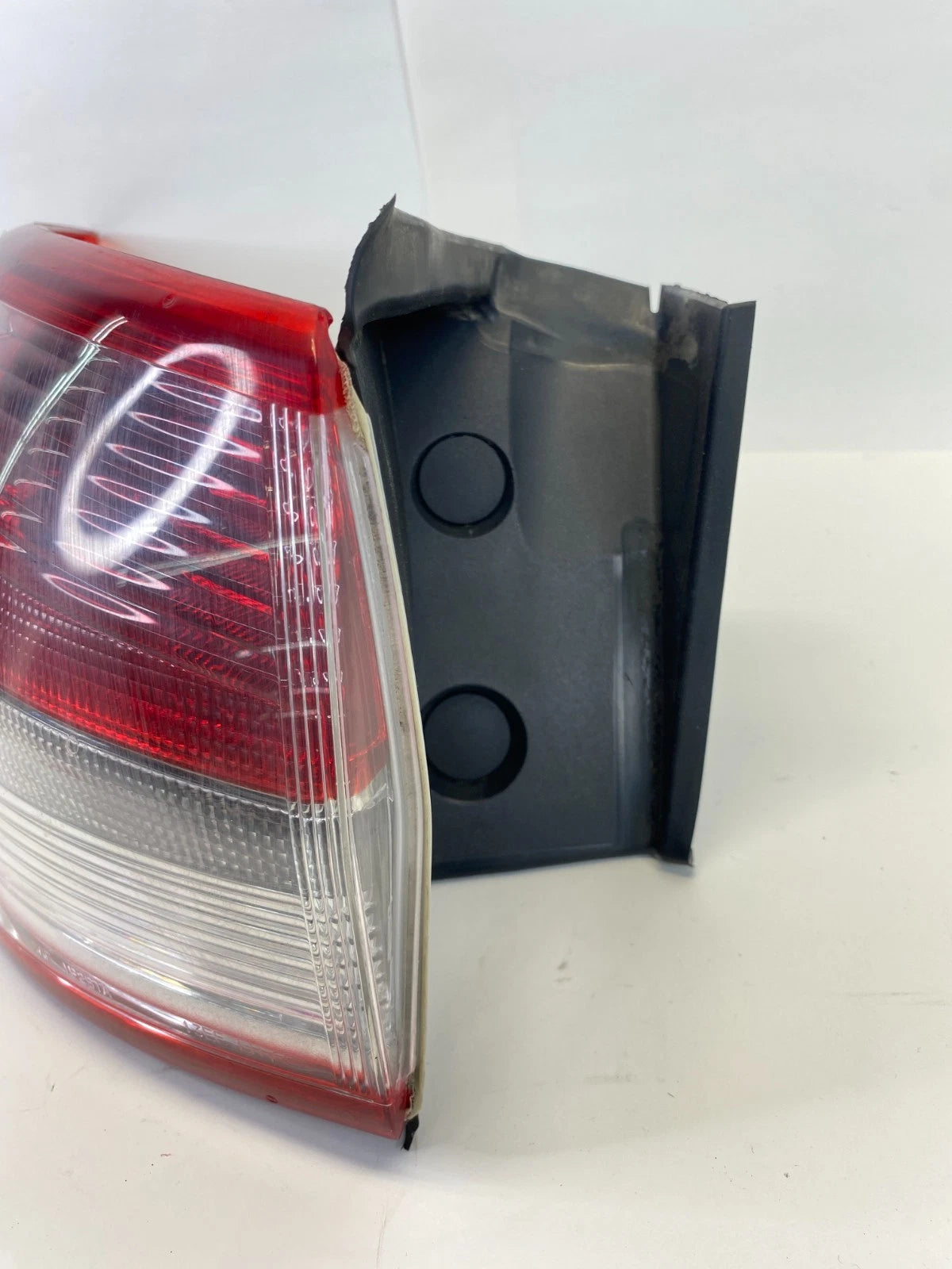 2013-2016 FORD ESCAPE LEFT REAR OUTER TAILLIGHT LAMP ASSY CJ54-13405-A OEM