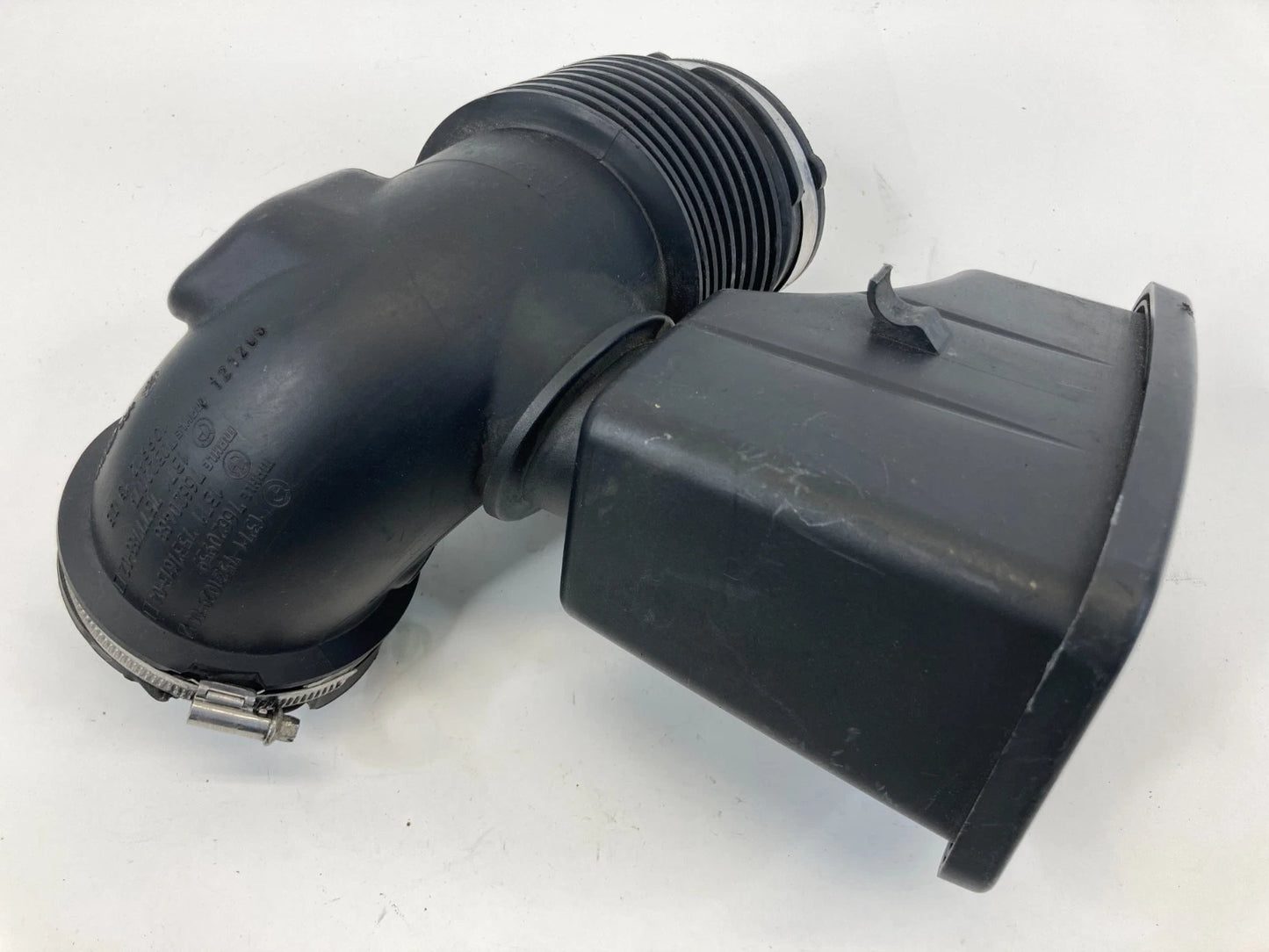 2006 2007 BMW 525I 3.0L AIR INTAKE TUBE DUCT W/ RESONATOR 13717521029 OEM