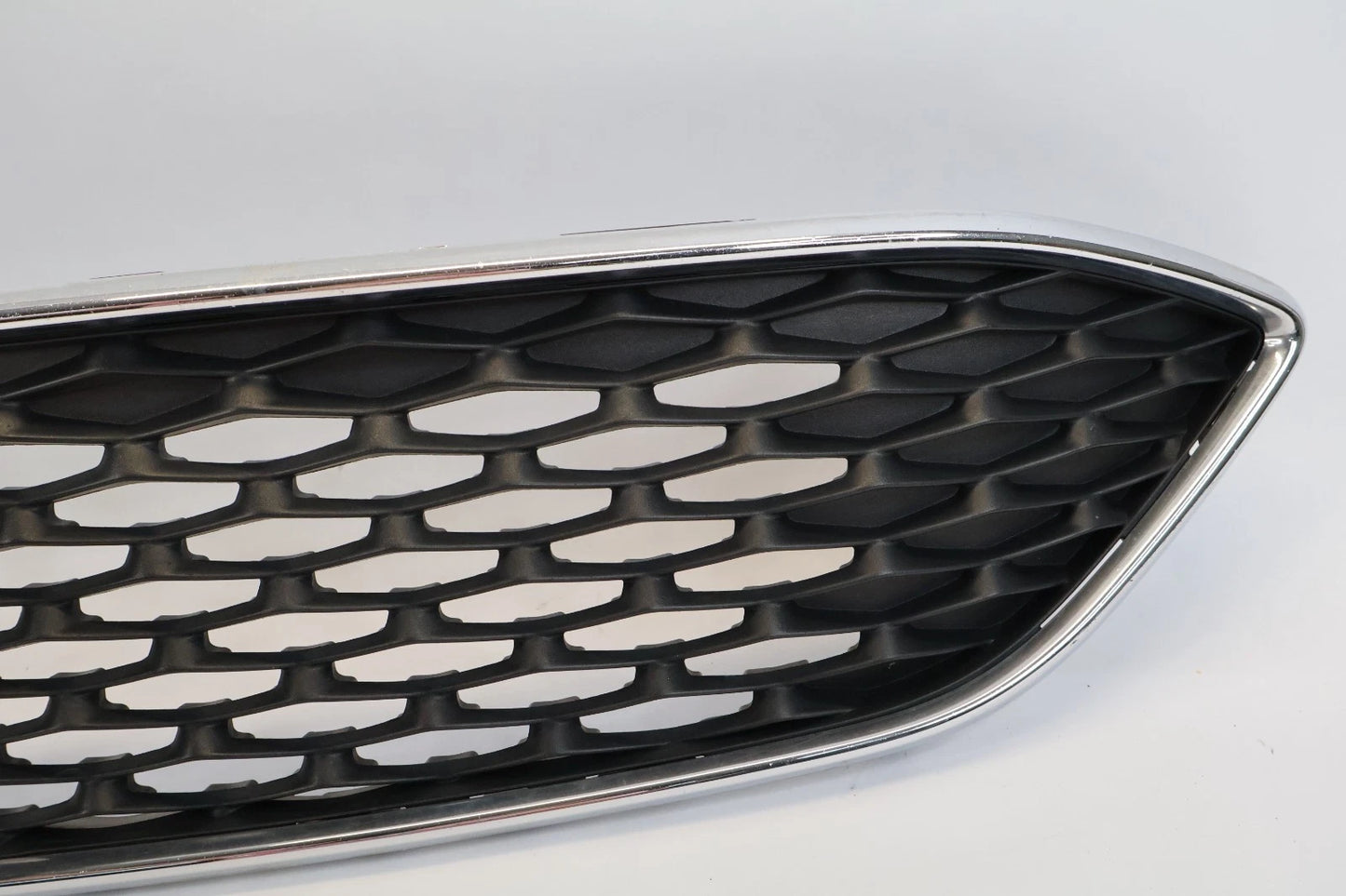 15-18 FORD FOCUS FRONT BUMPER UPPER RADIATOR GRILLE GRILL HONEYCOMB AFTERMARKET