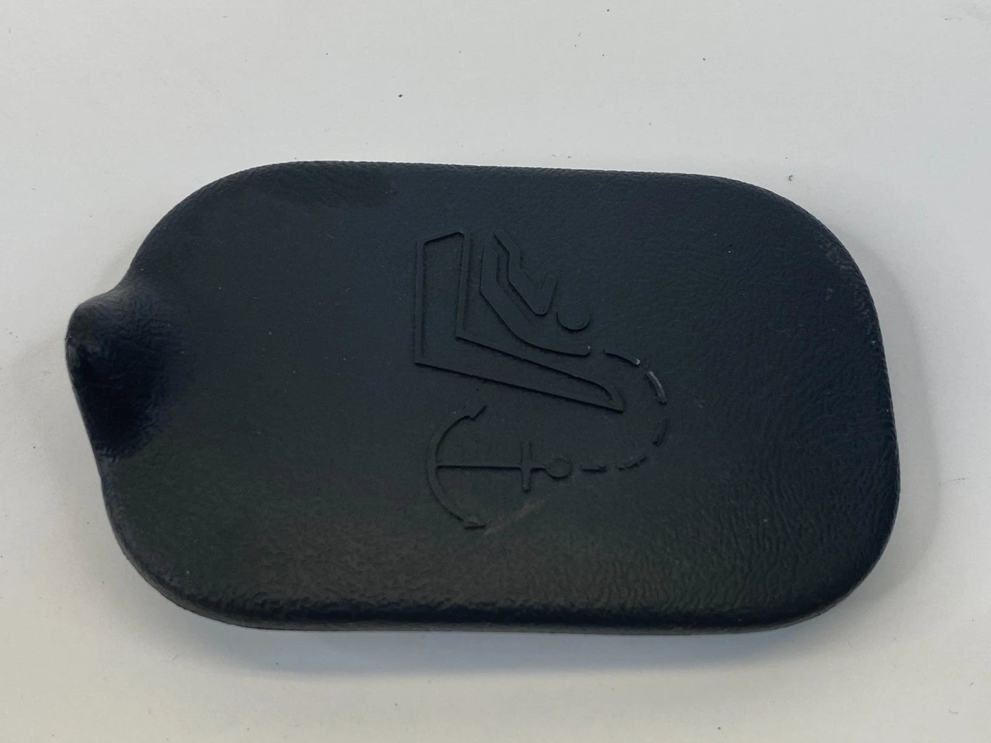01 02 03 CHEVROLET S10 REAR DECK CHILD SEAT ANCHOR COVER TRIM 150043490 OEM