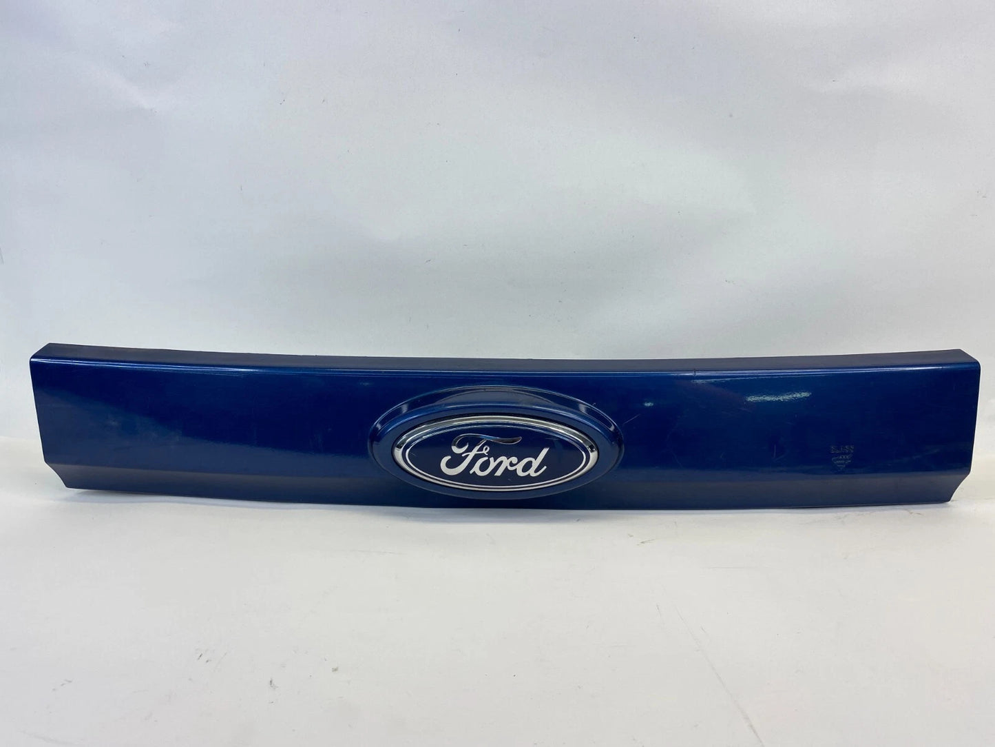 2008-2012 FORD ESCAPE HATCH LIFTGATE TAILGATE LICENSE PLATE MOLDING 8L84-78425A