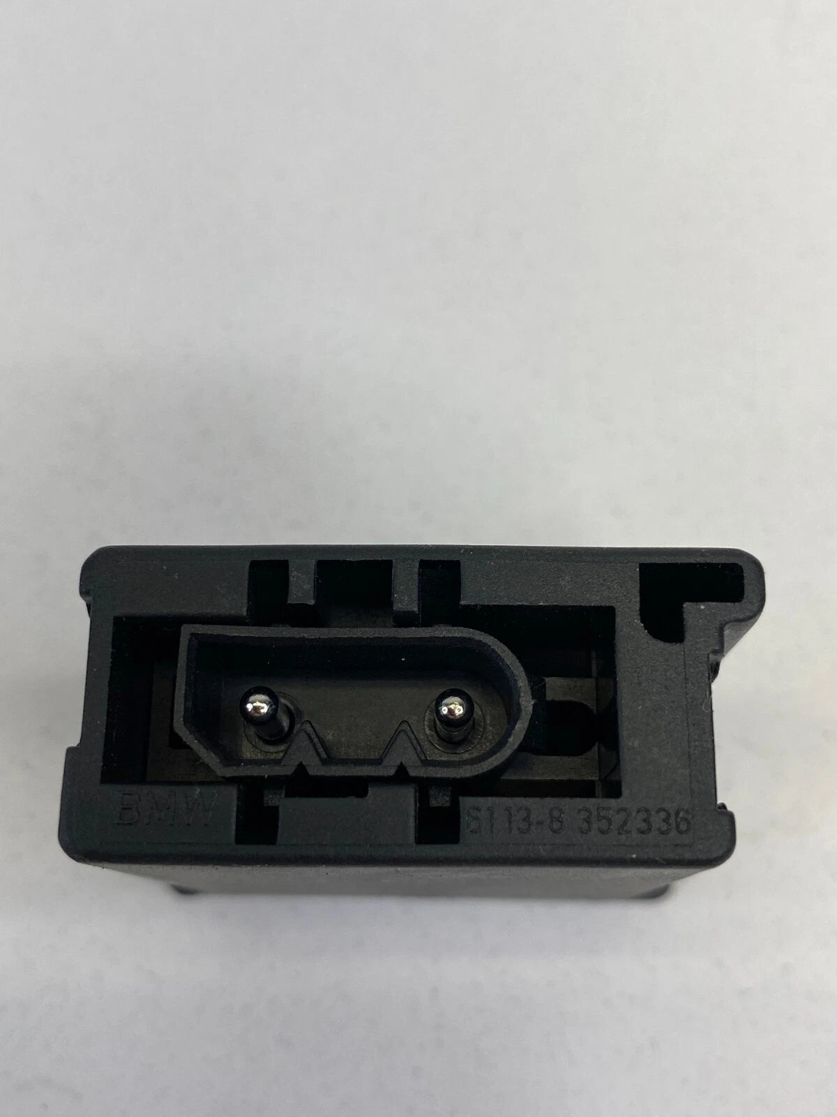2004 2005 2006 BMW X3 GLOVE BOX FLASHLIGHT CHARGER PORT SOCKET 61138352336 OEM
