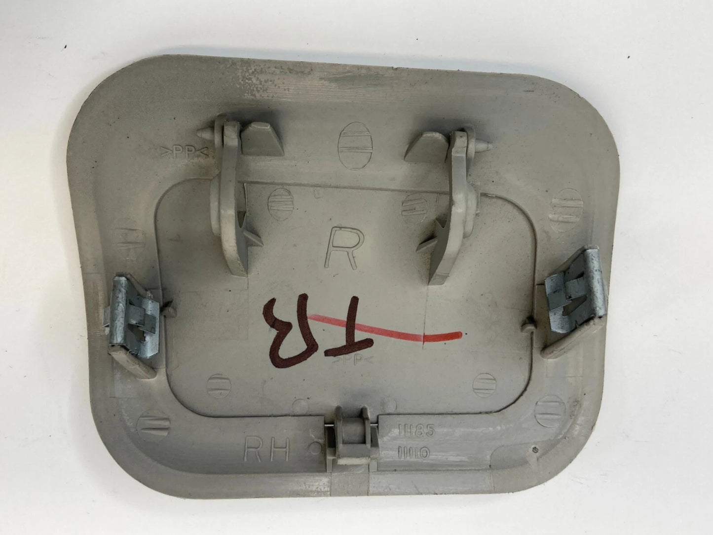 2004-2009 CADILLAC SRX RIGHT SIDE TAIL LIGHT TAILLIGHT SCREW COVER TRIM ASSY OEM