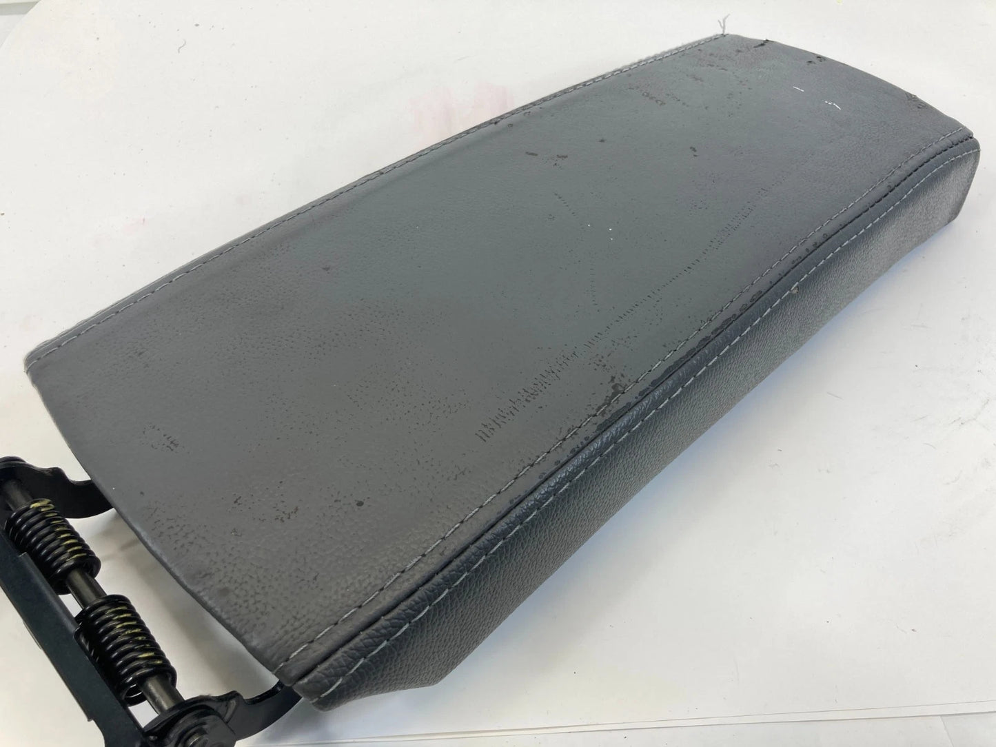 2004-2009 TOYOTA PRIUS CENTER CONSOLE ARMREST TOP LID CAP COVER LEATHER GRAY OEM