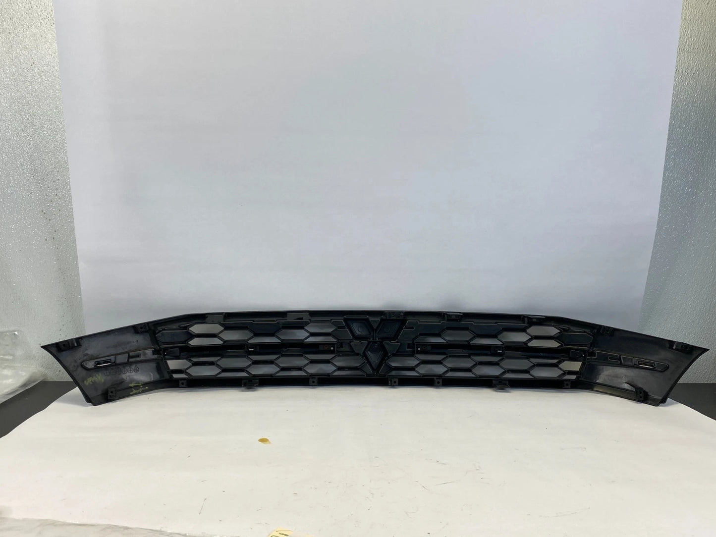 2018 2019 MITSUBISHI OUTLANDER SPORT FRONT BUMPER UPPER GRILLE 6402A504 OEM