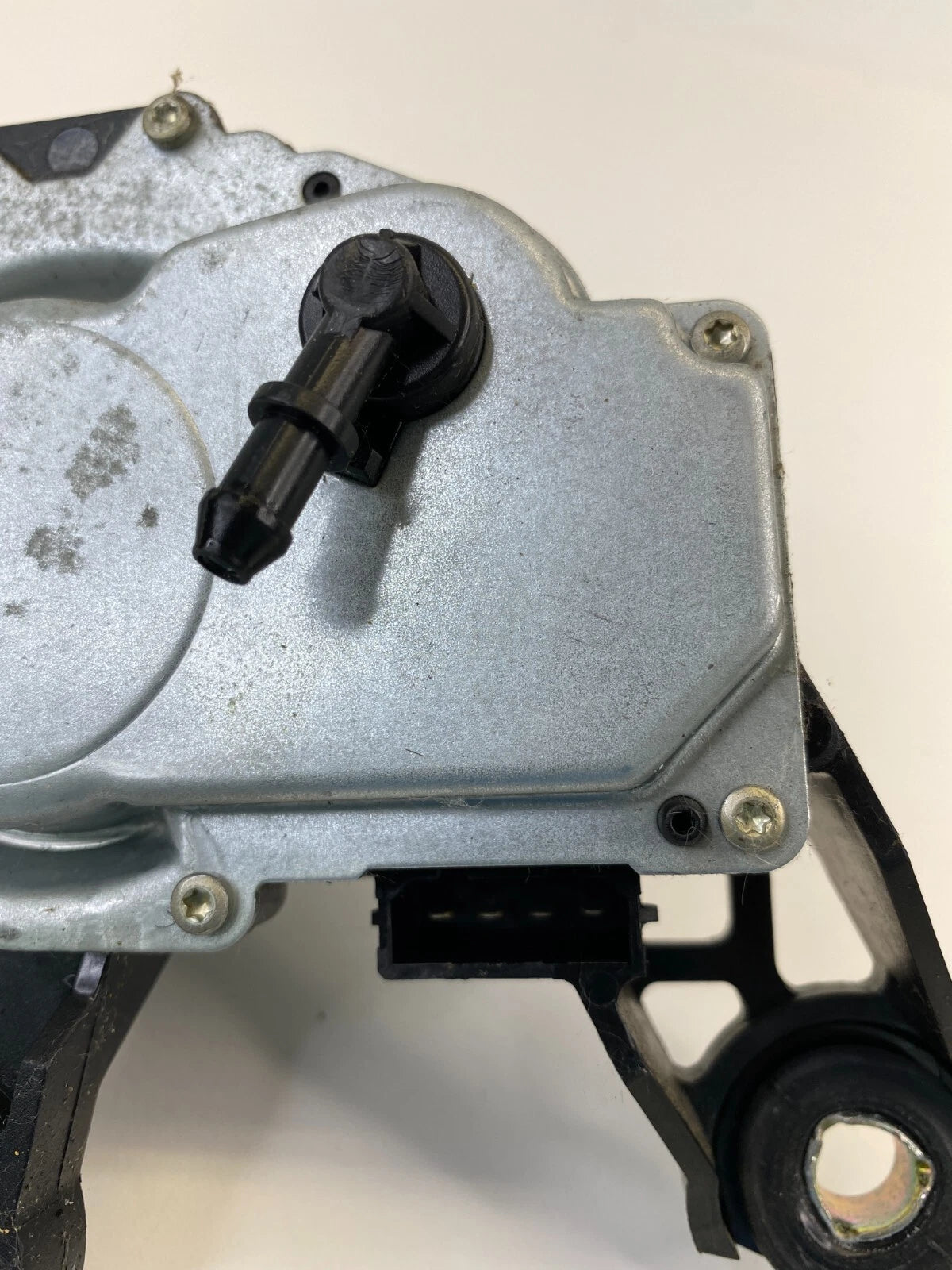 01 02 03 VW VOLKSWAGEN PASSAT WAGON REAR WIPER MOTOR ASSEMBLY 3B9-955-711-C OEM