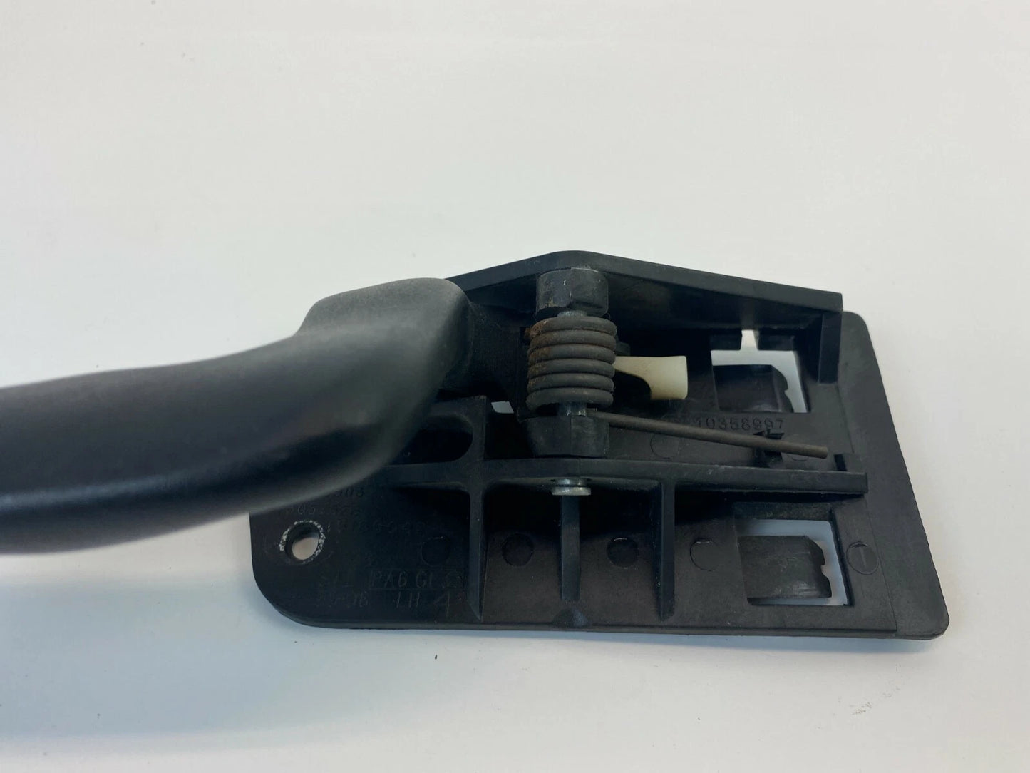 00-06 CHEVY TAHOE GMC YUKON REAR LEFT SIDE INTERIOR INNER DOOR HANDLE 15029903
