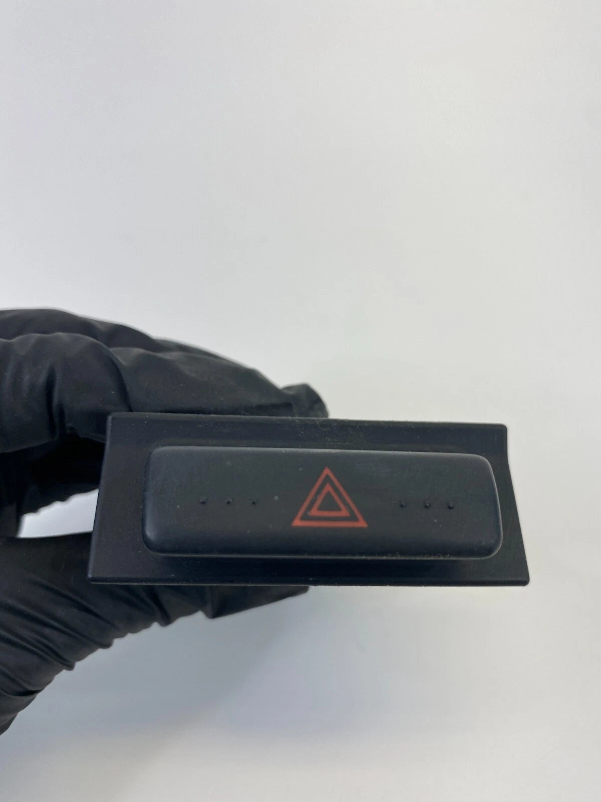 2000 2001 2002 MAZDA MPV HAZARD WARNING LIGHT SWITCH BUTTON LC62-66-4H0 OEM