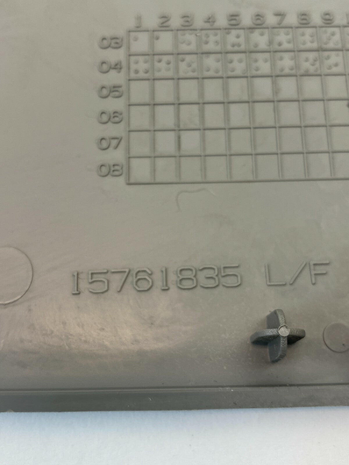 00-06 Chevrolet Tahoe Front Right Passenger Side Dash End Cover Trim 15761835